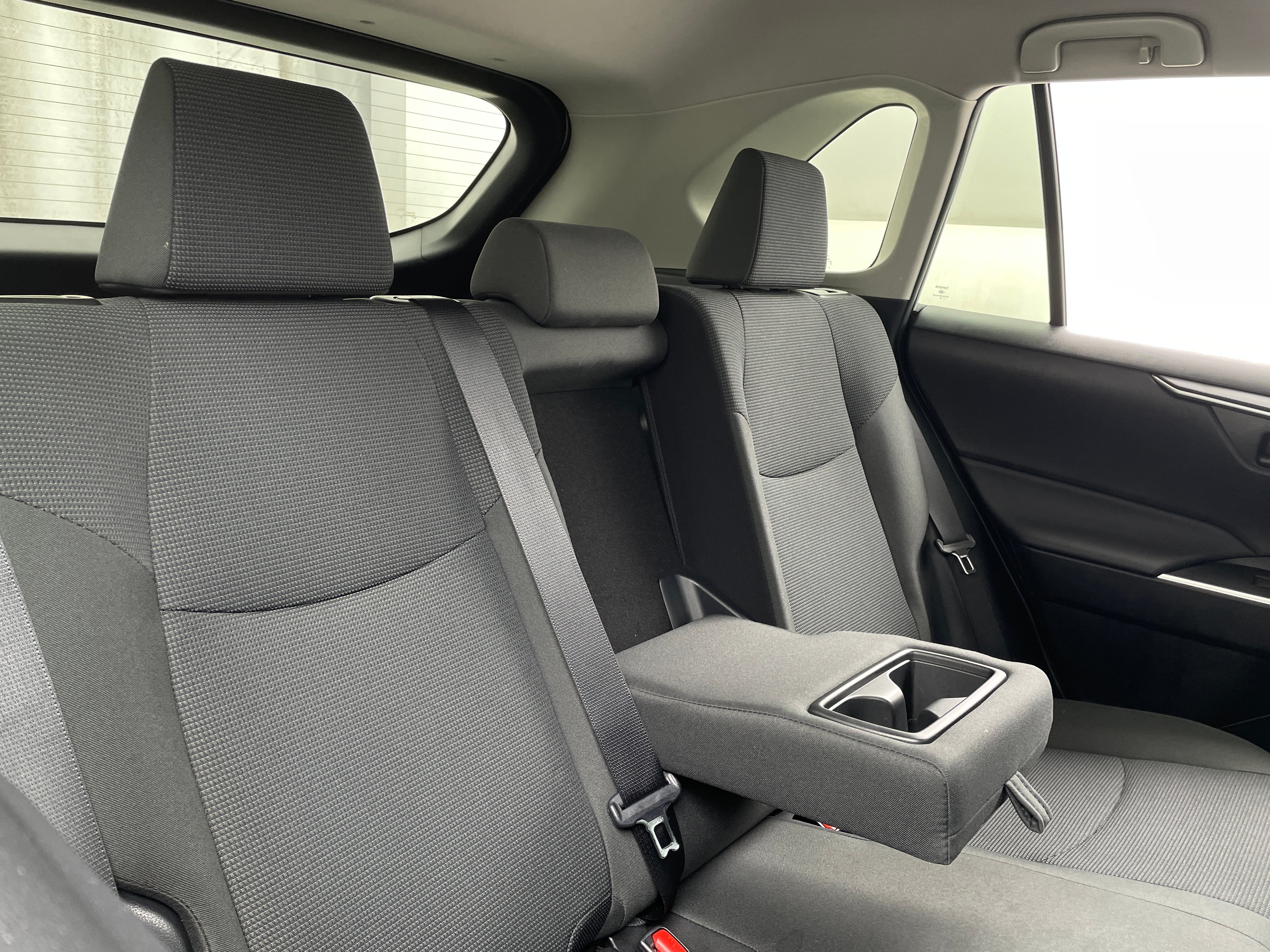 2020 Toyota RAV4 LE 6