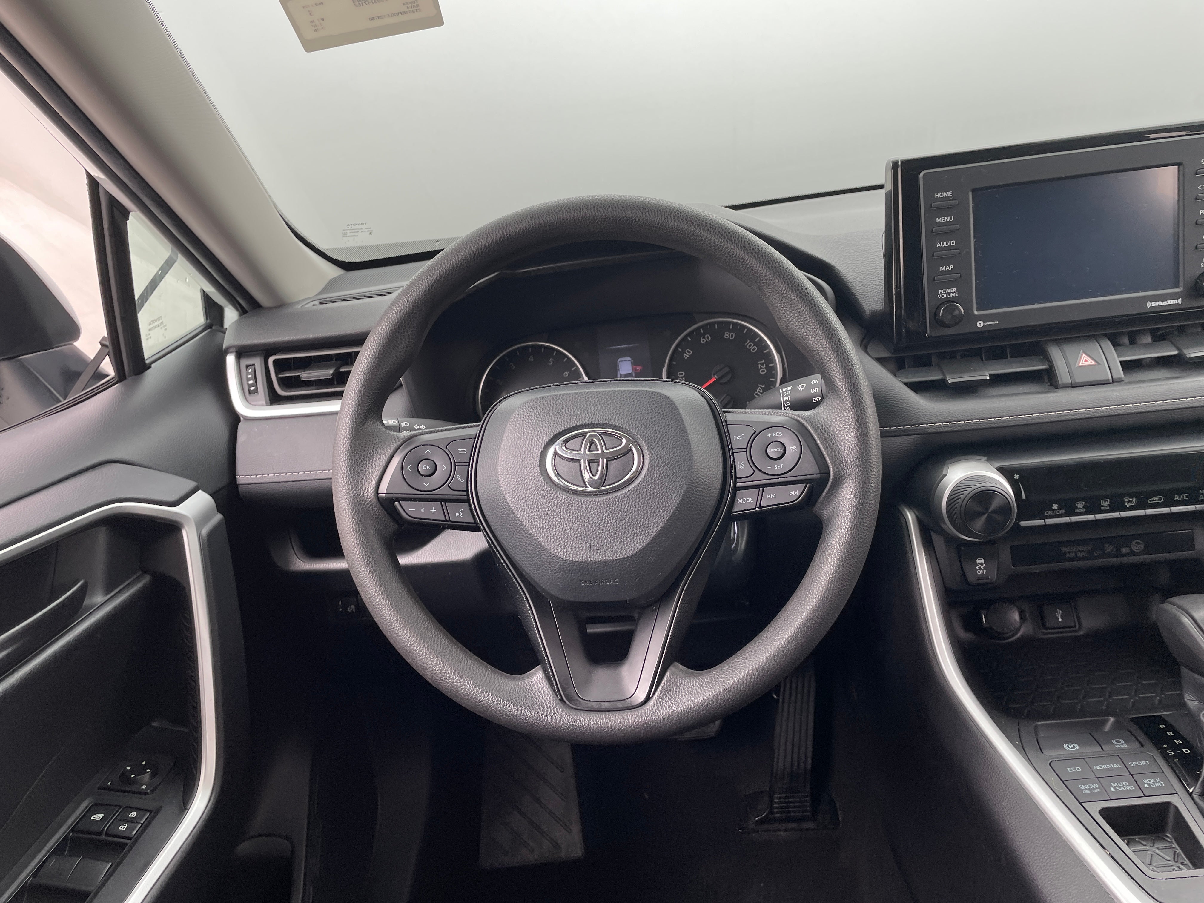 2020 Toyota RAV4 LE 5