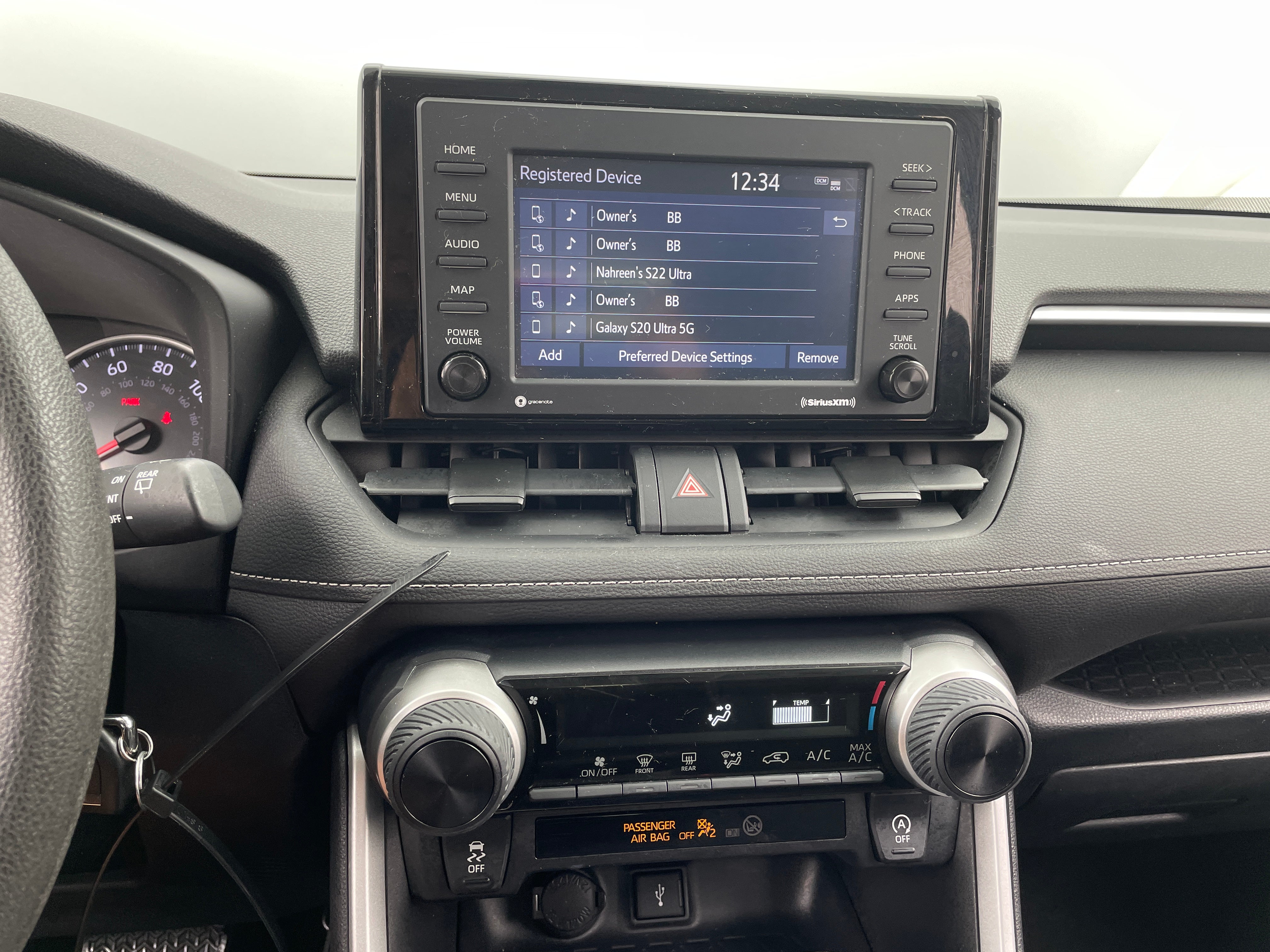 2020 Toyota RAV4 LE 4