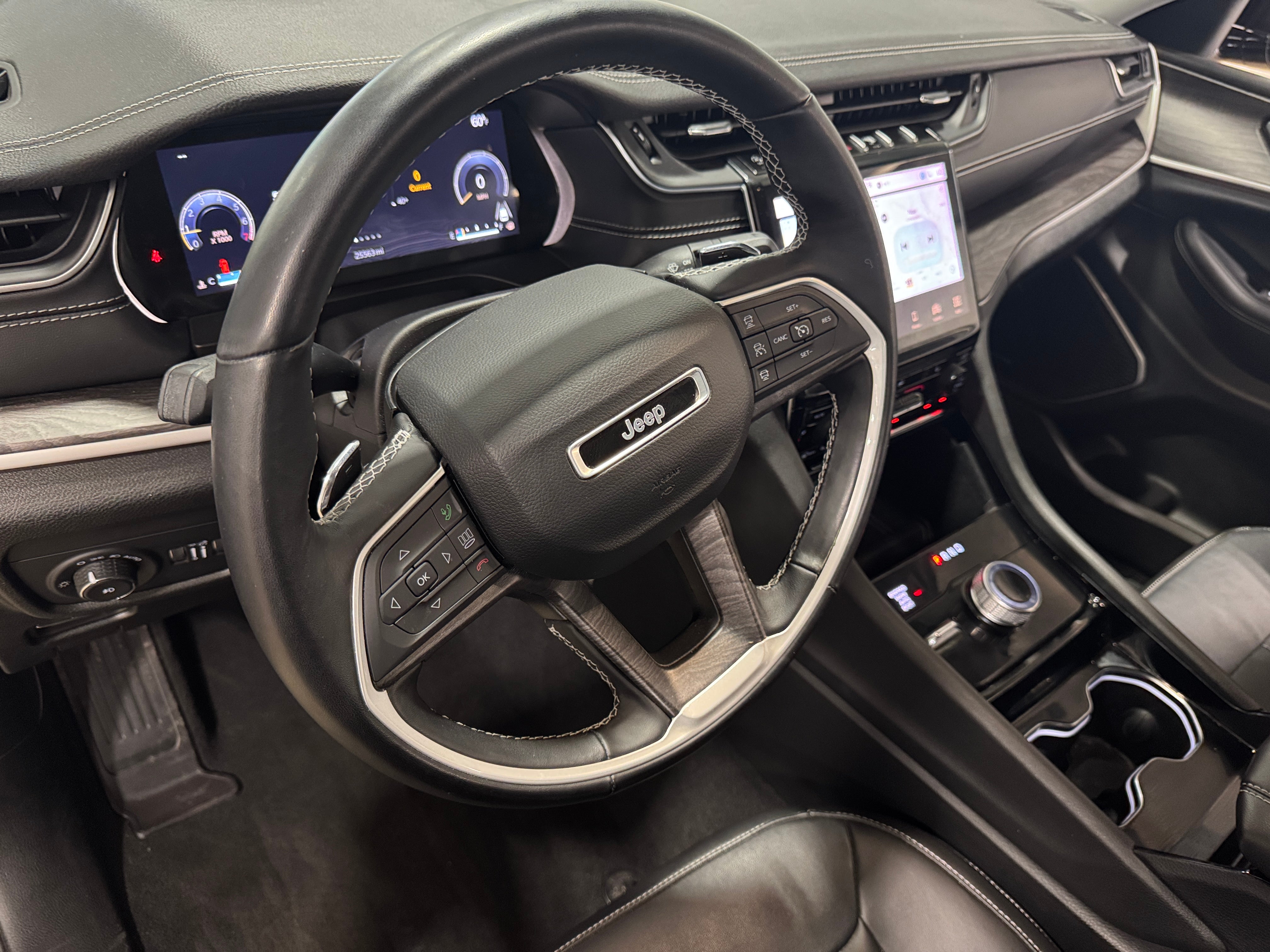 2022 Jeep Grand Cherokee Limited Edition 2