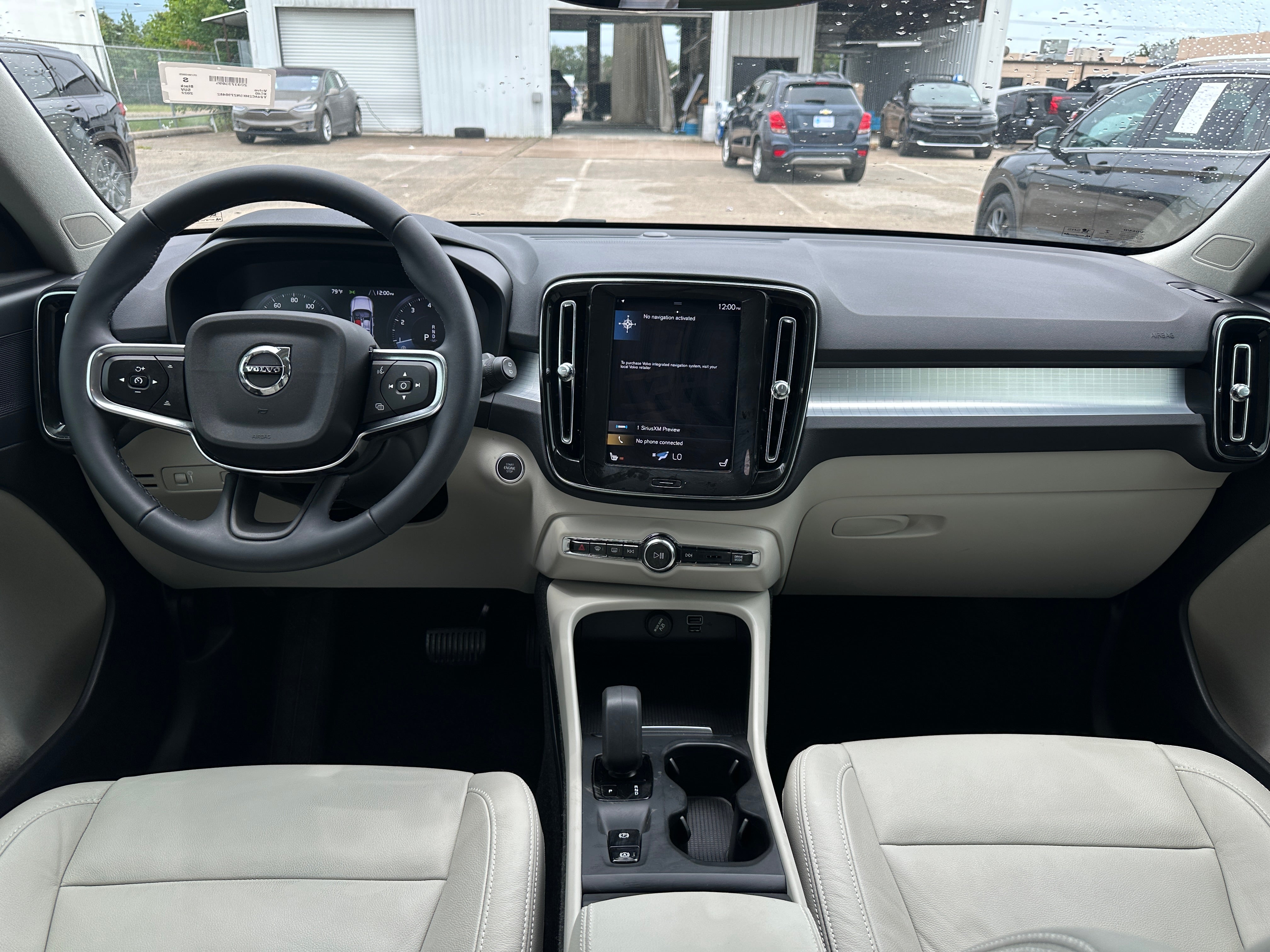 2022 Volvo XC40 T4 Momentum 2
