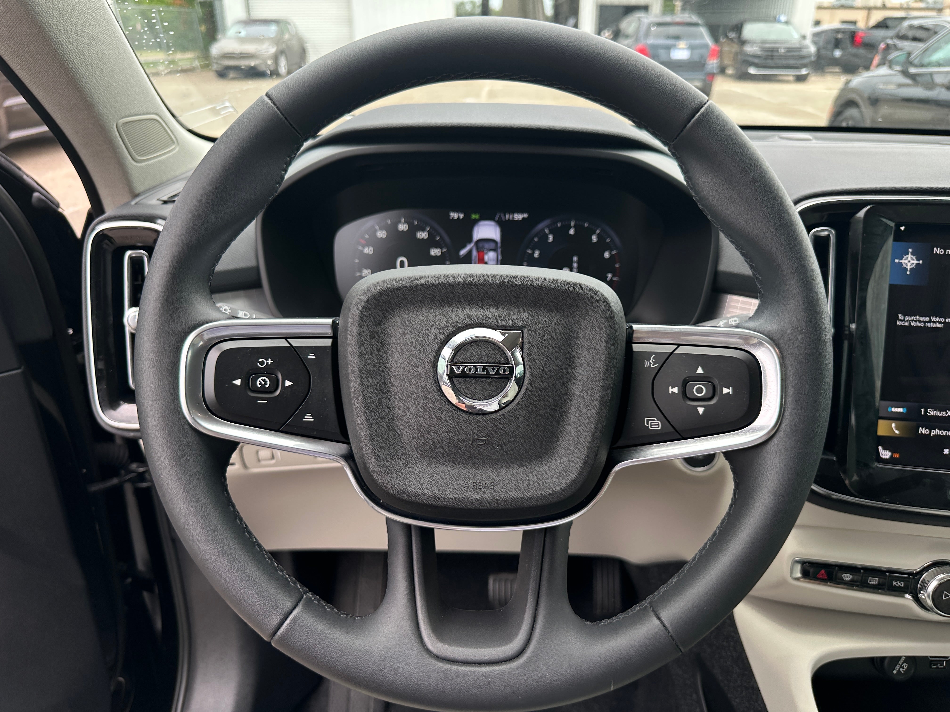 2022 Volvo XC40 T4 Momentum 4