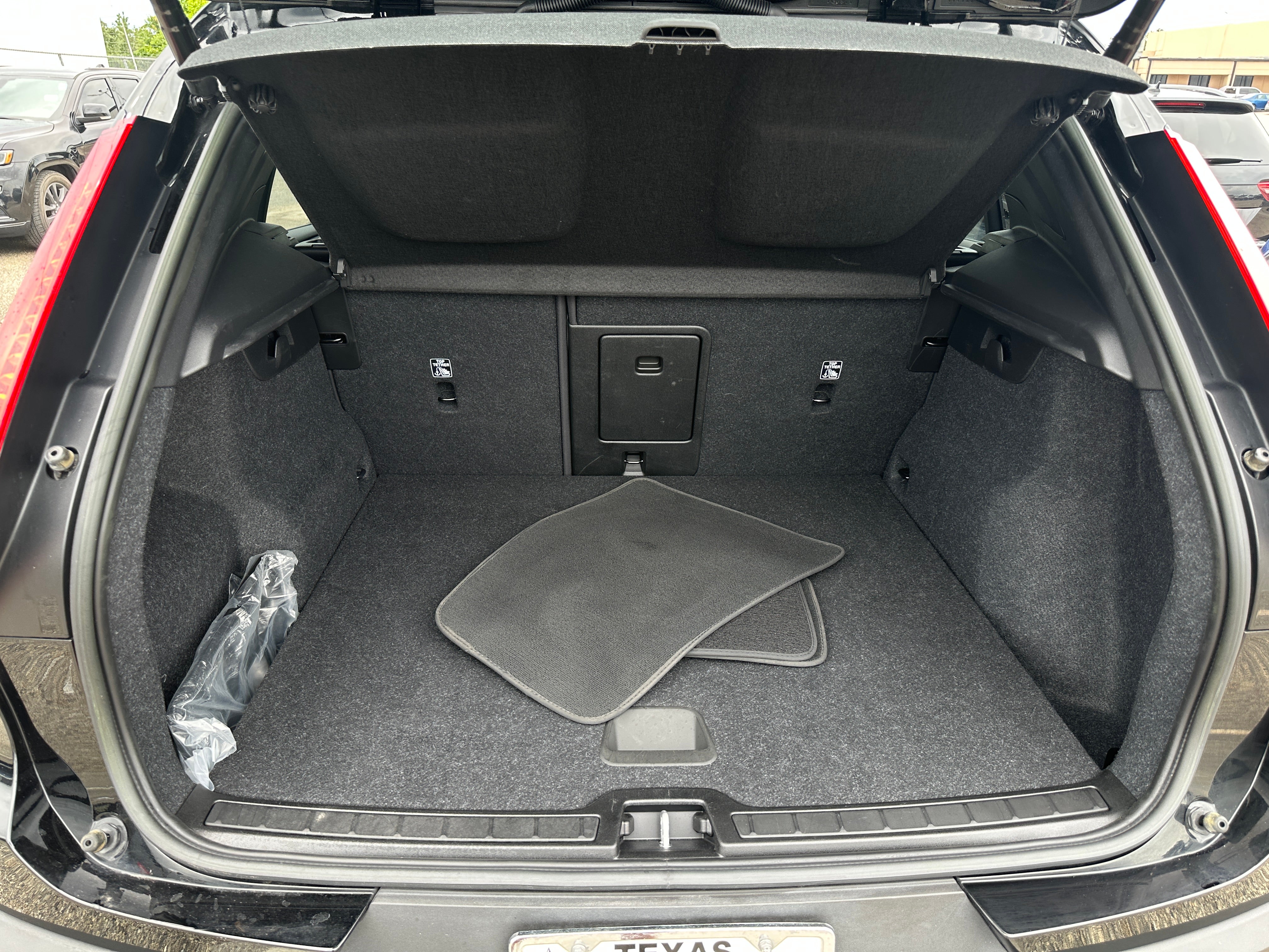 2022 Volvo XC40 T4 Momentum 6