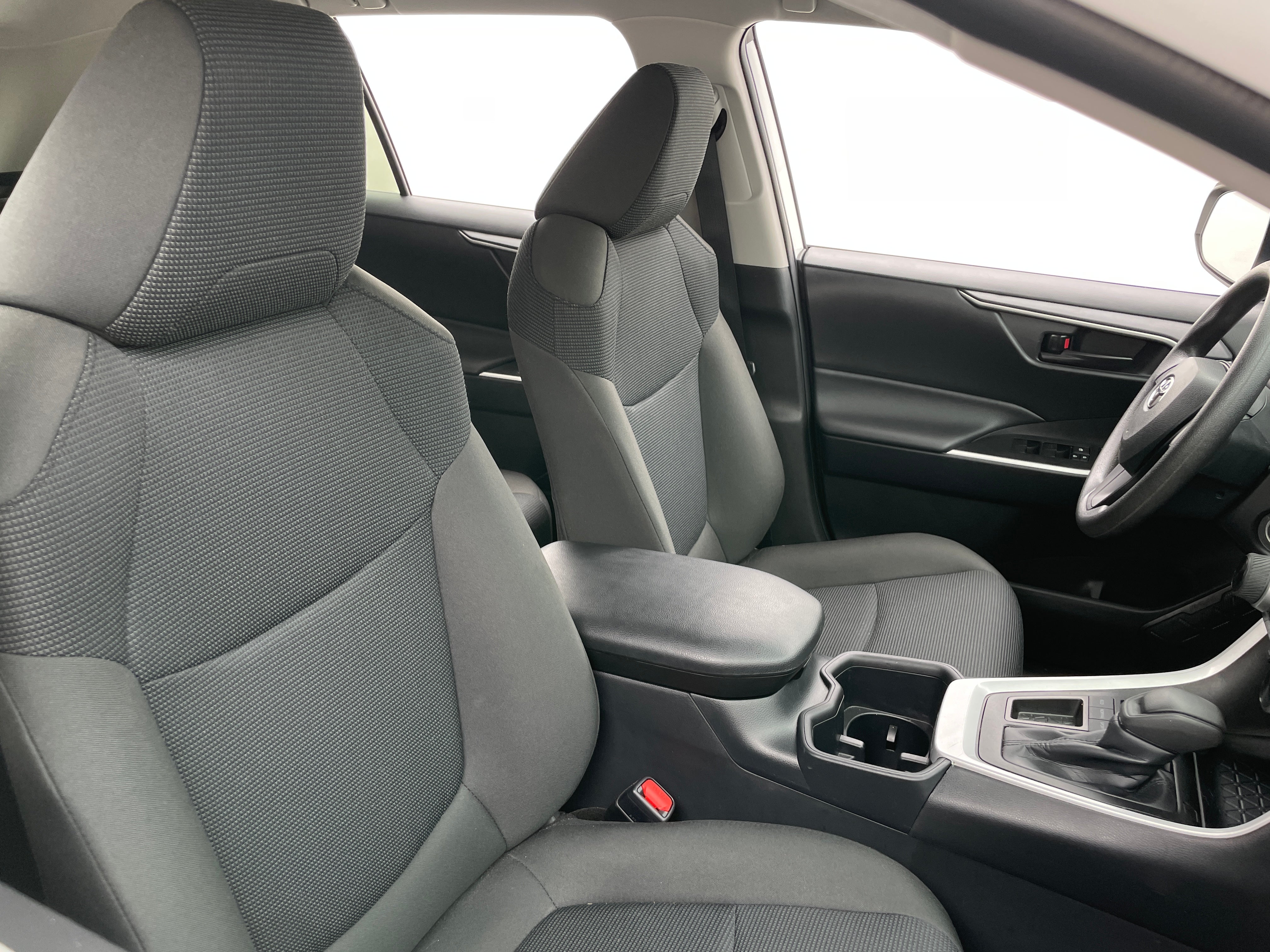 2025 Toyota RAV4 LE 2
