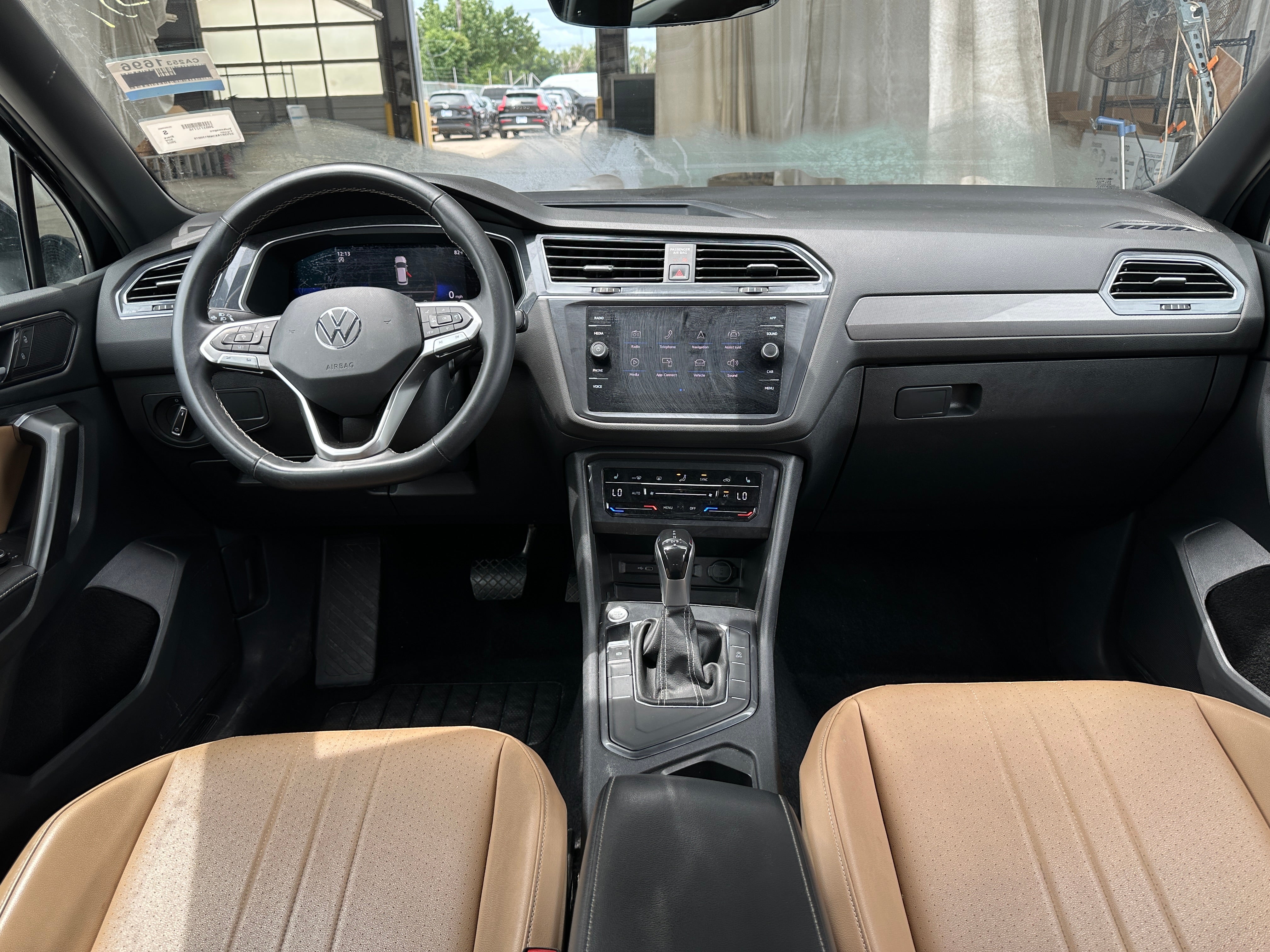 2022 Volkswagen Tiguan SE 2