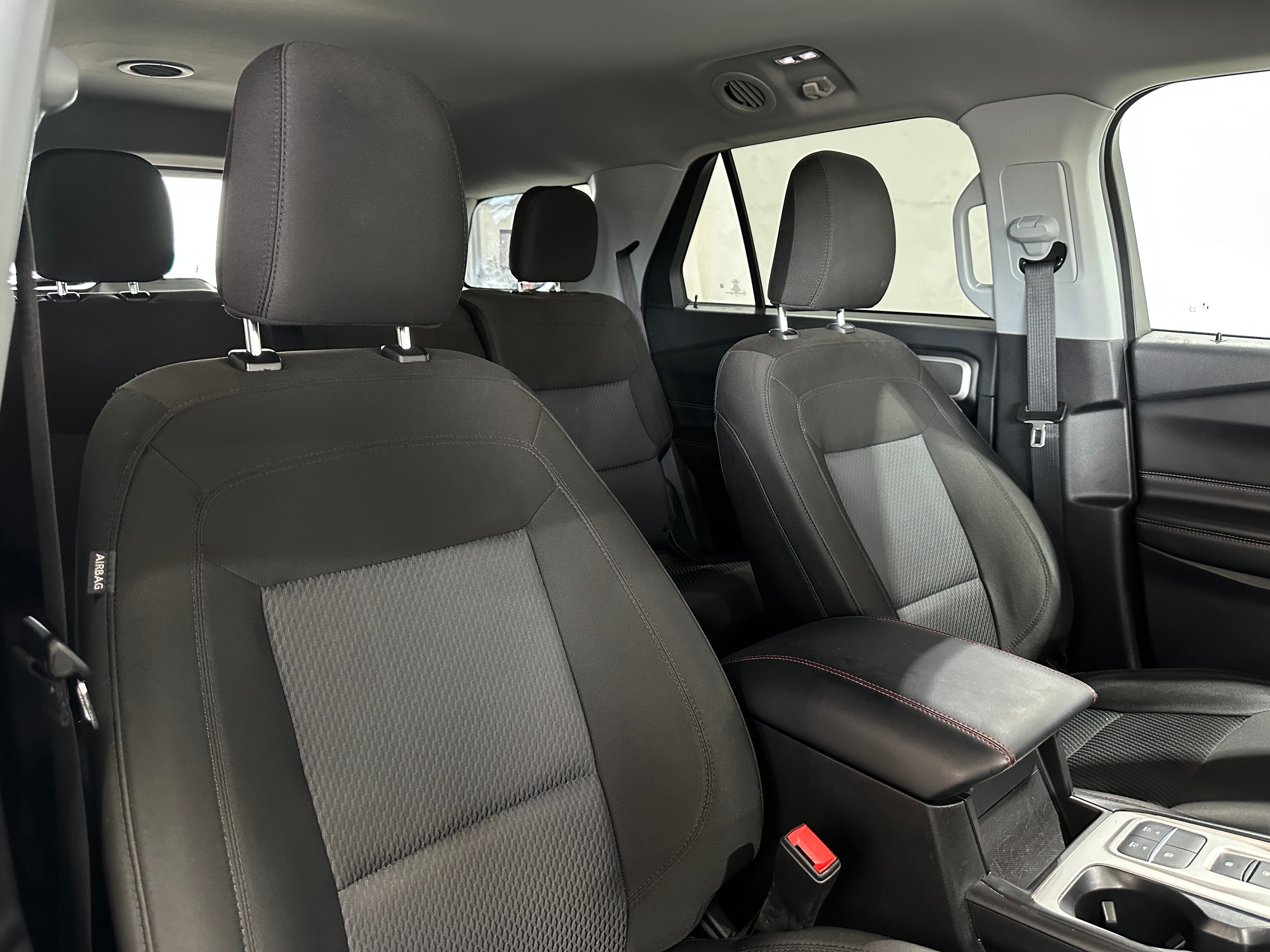 2022 Ford Explorer XLT 2