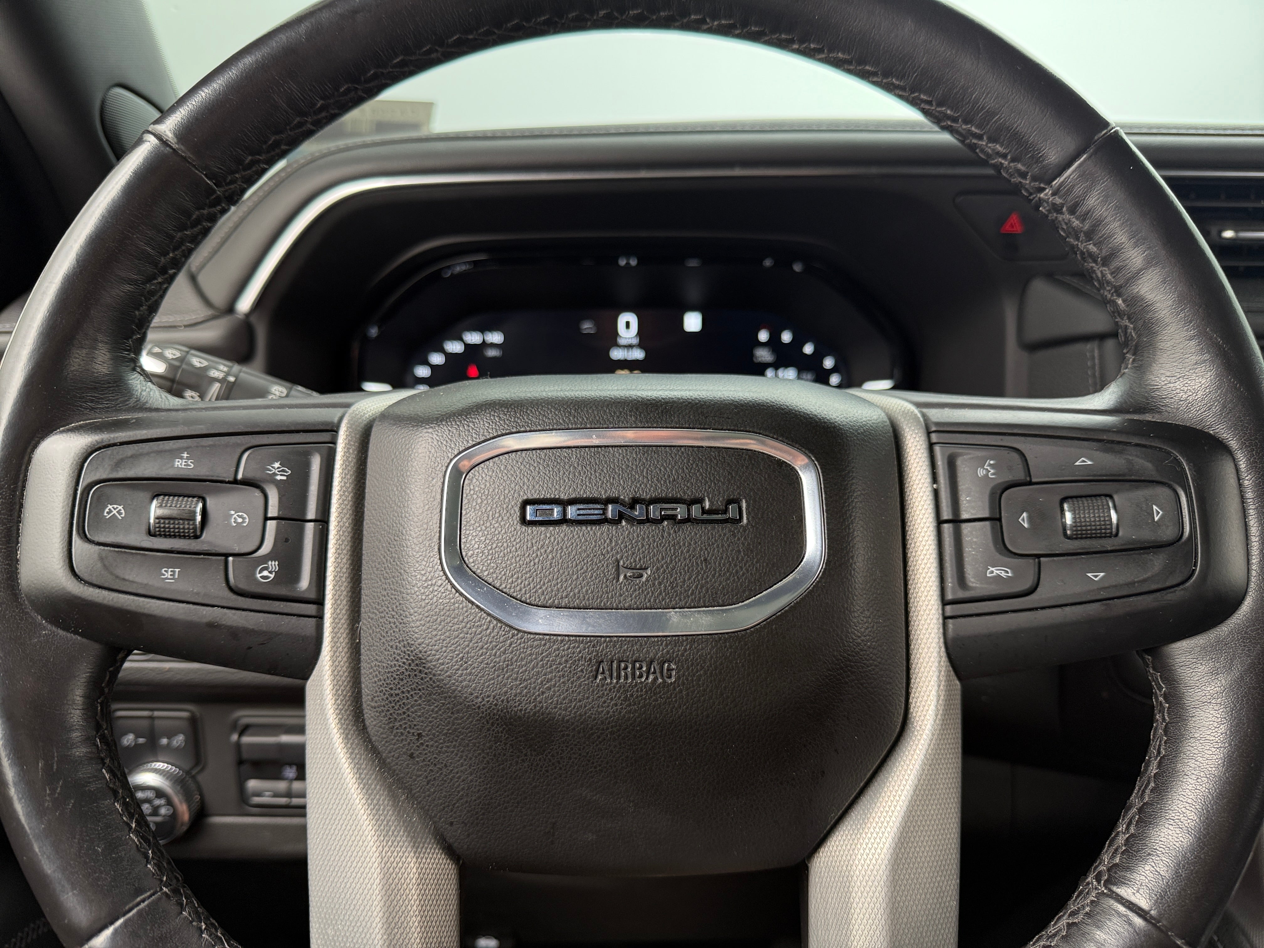 2022 GMC Yukon Denali 4