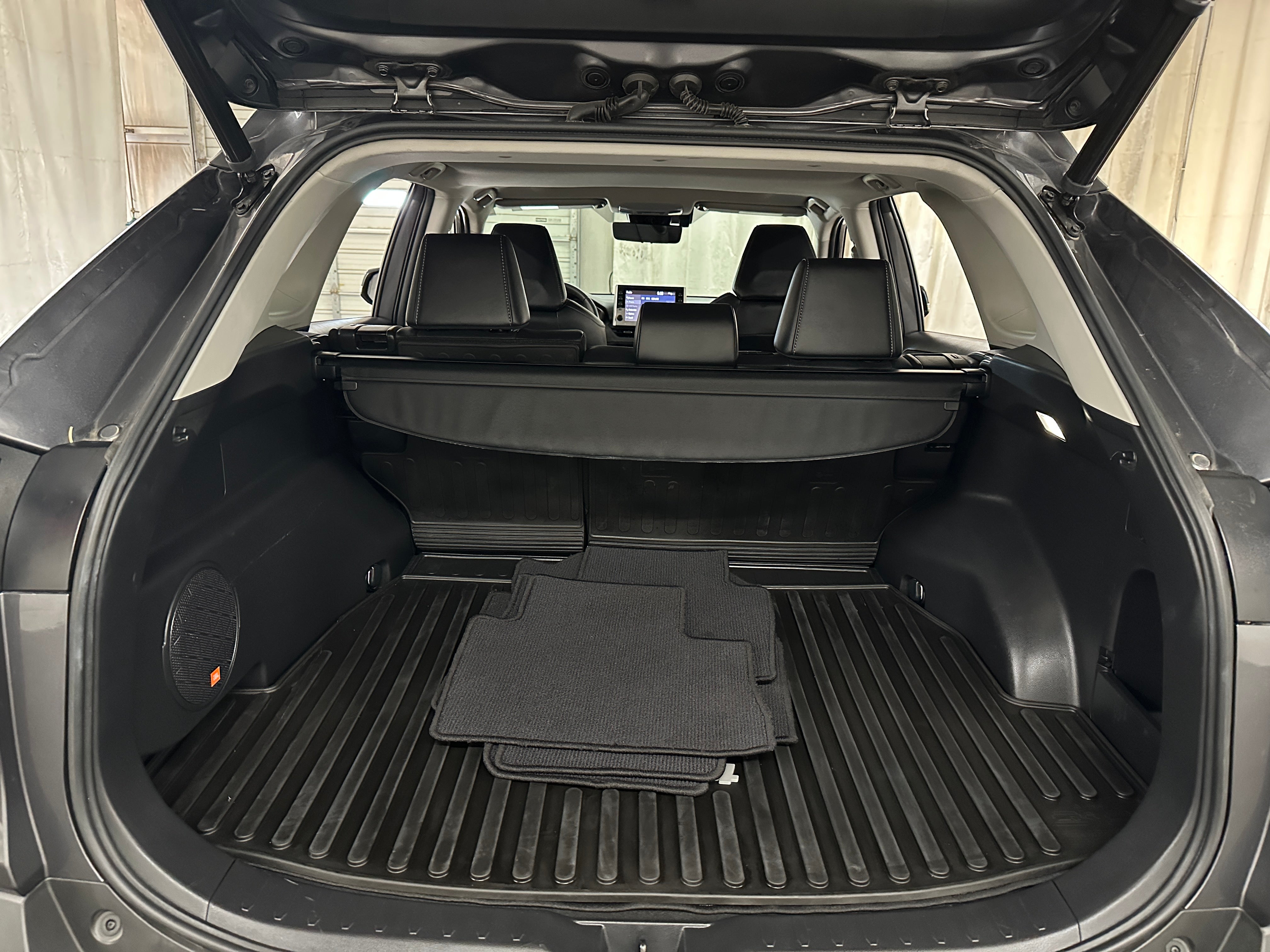 2022 Toyota RAV4 XLE Premium 6