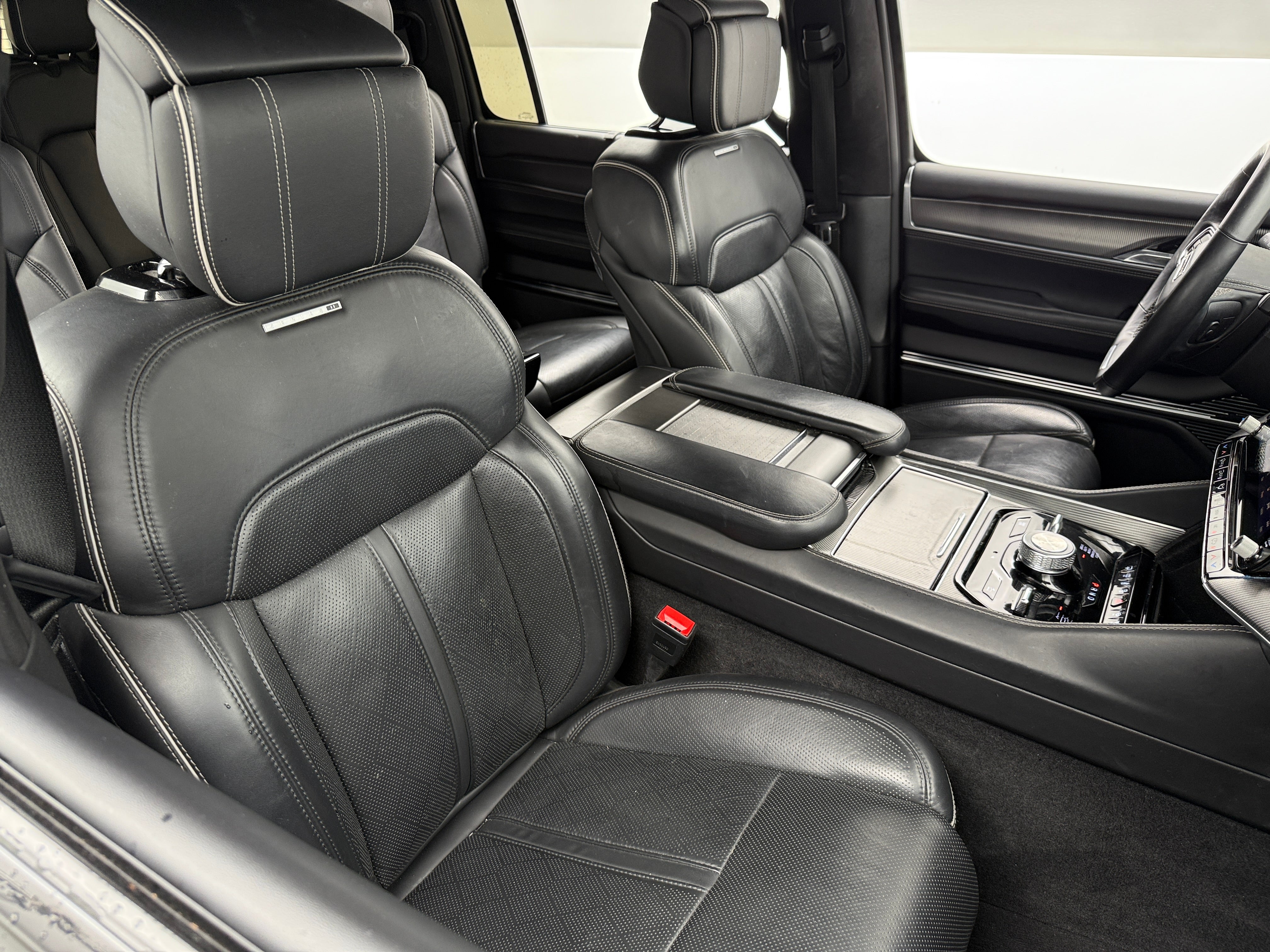 2022 Jeep Grand Wagoneer Obsidian 2
