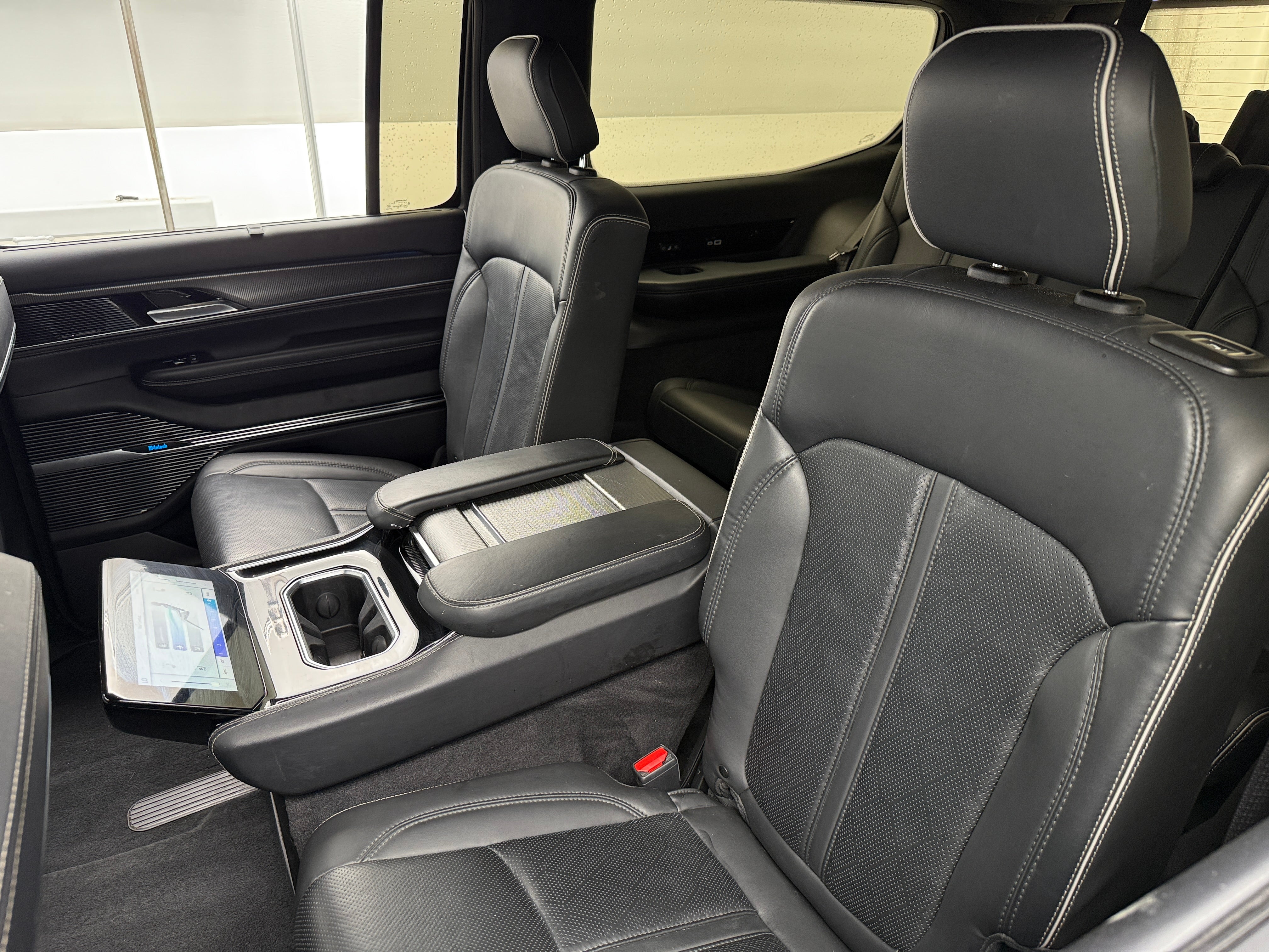 2022 Jeep Grand Wagoneer Obsidian 6