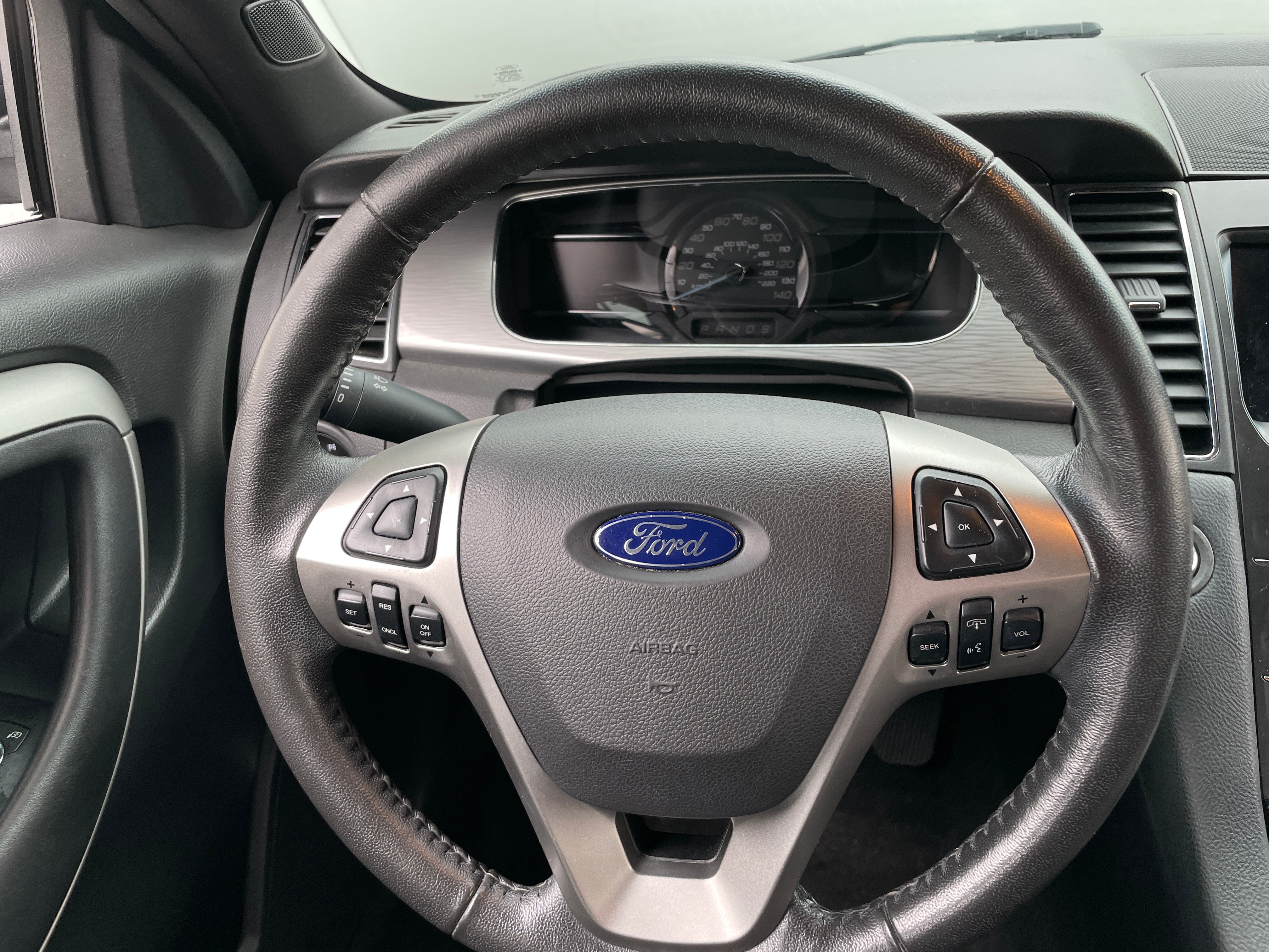 2017 Ford Taurus SEL 4
