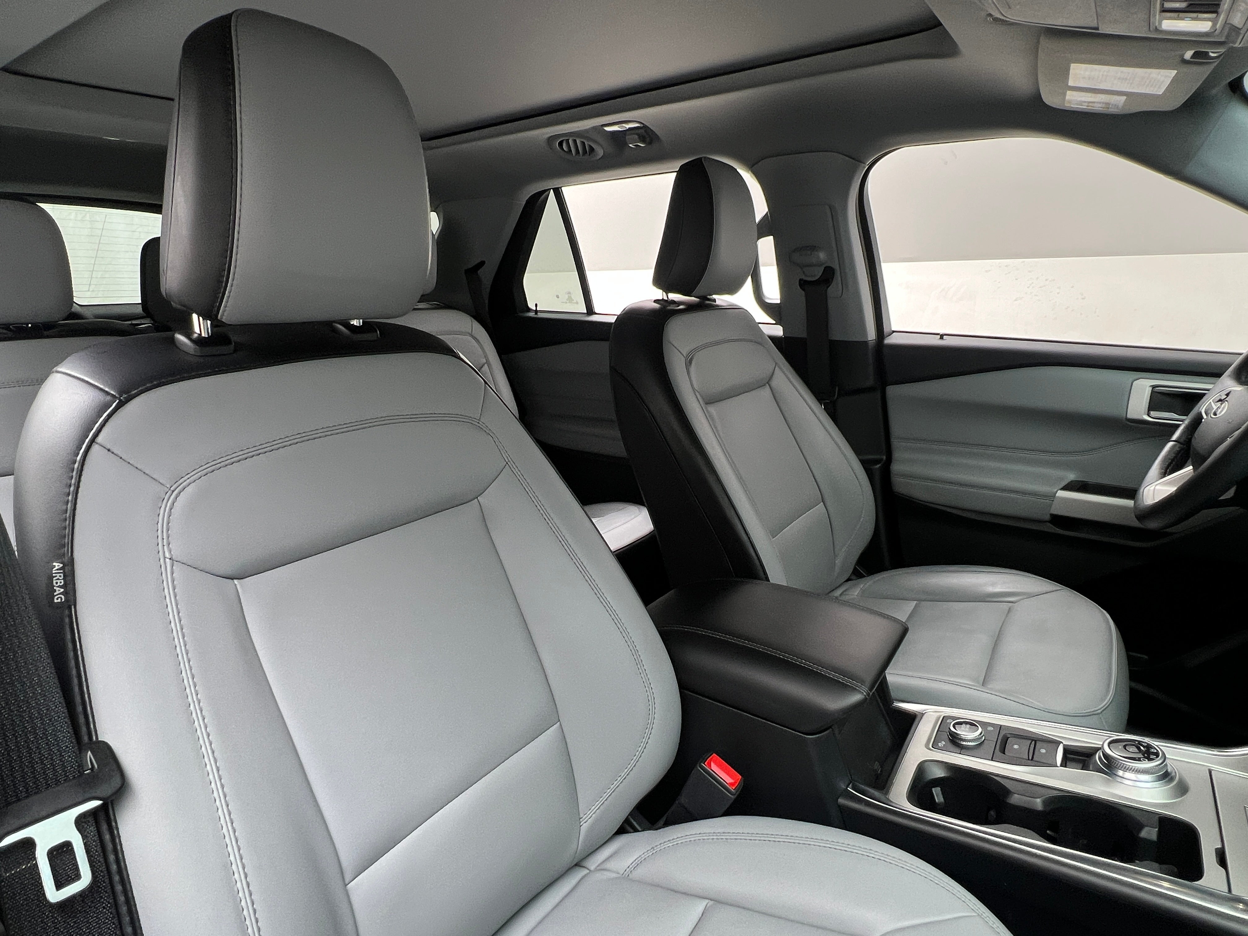 2021 Ford Explorer XLT 2