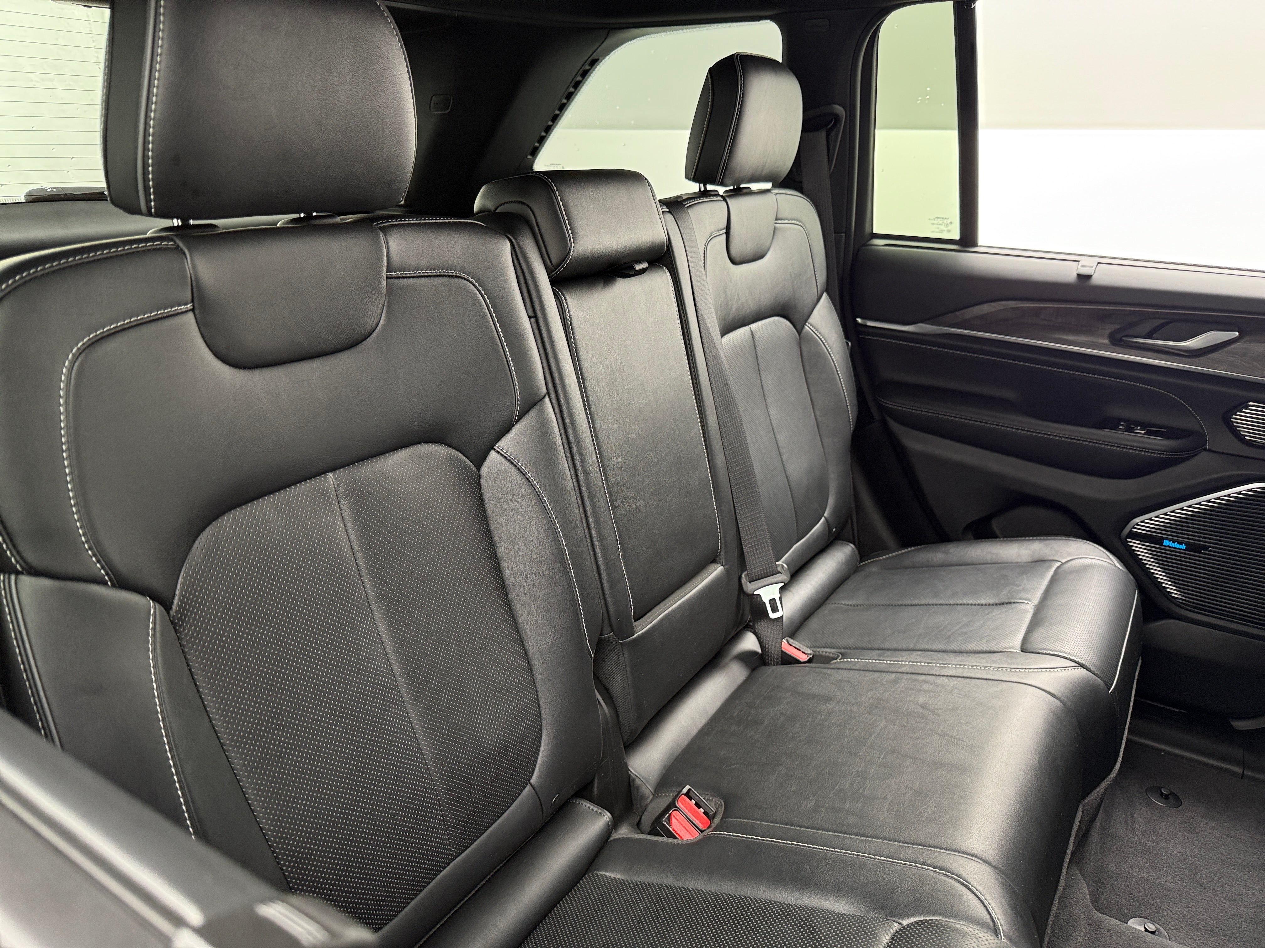 2022 Jeep Grand Cherokee Overland 5
