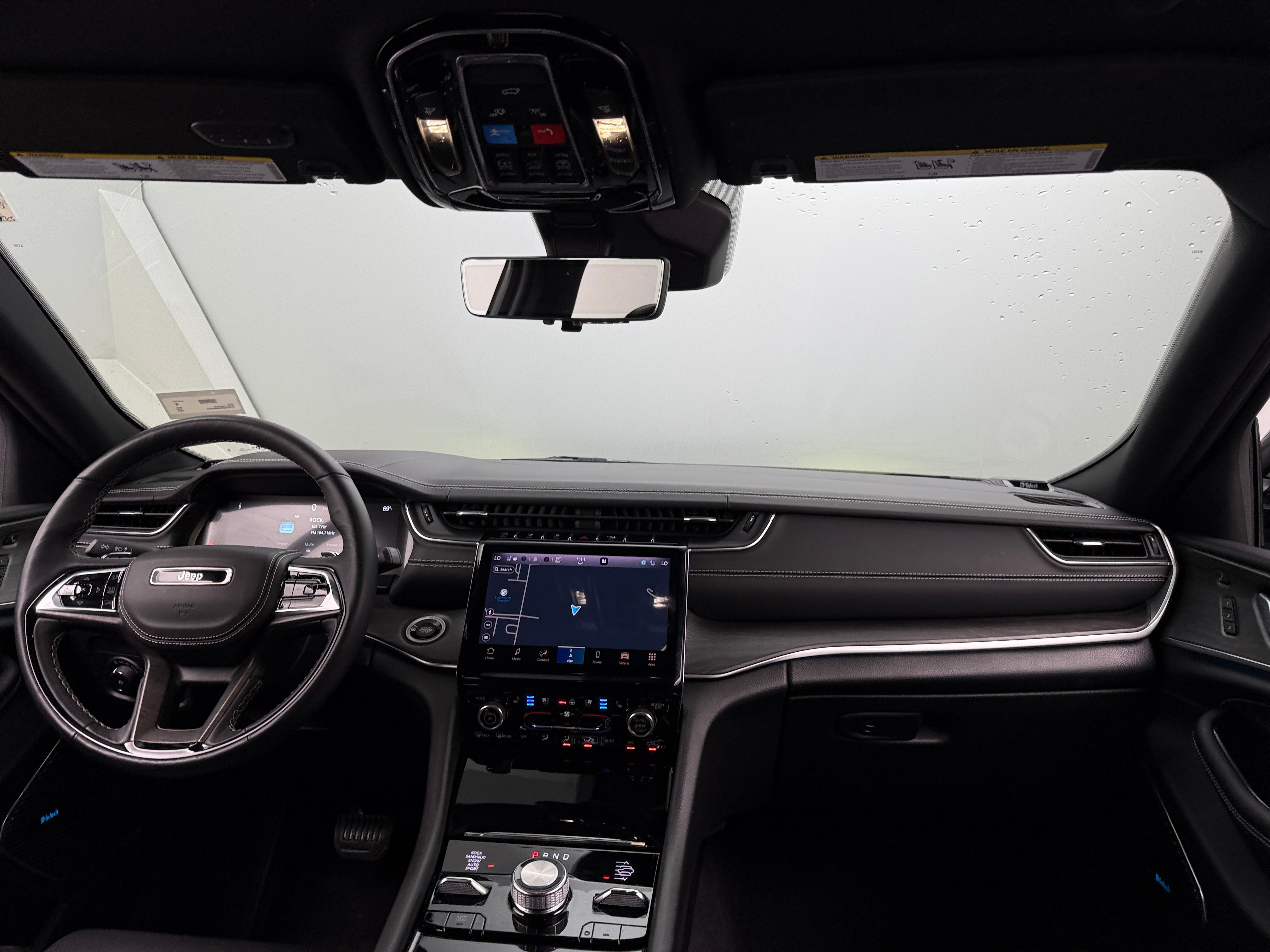 2022 Jeep Grand Cherokee Overland 2