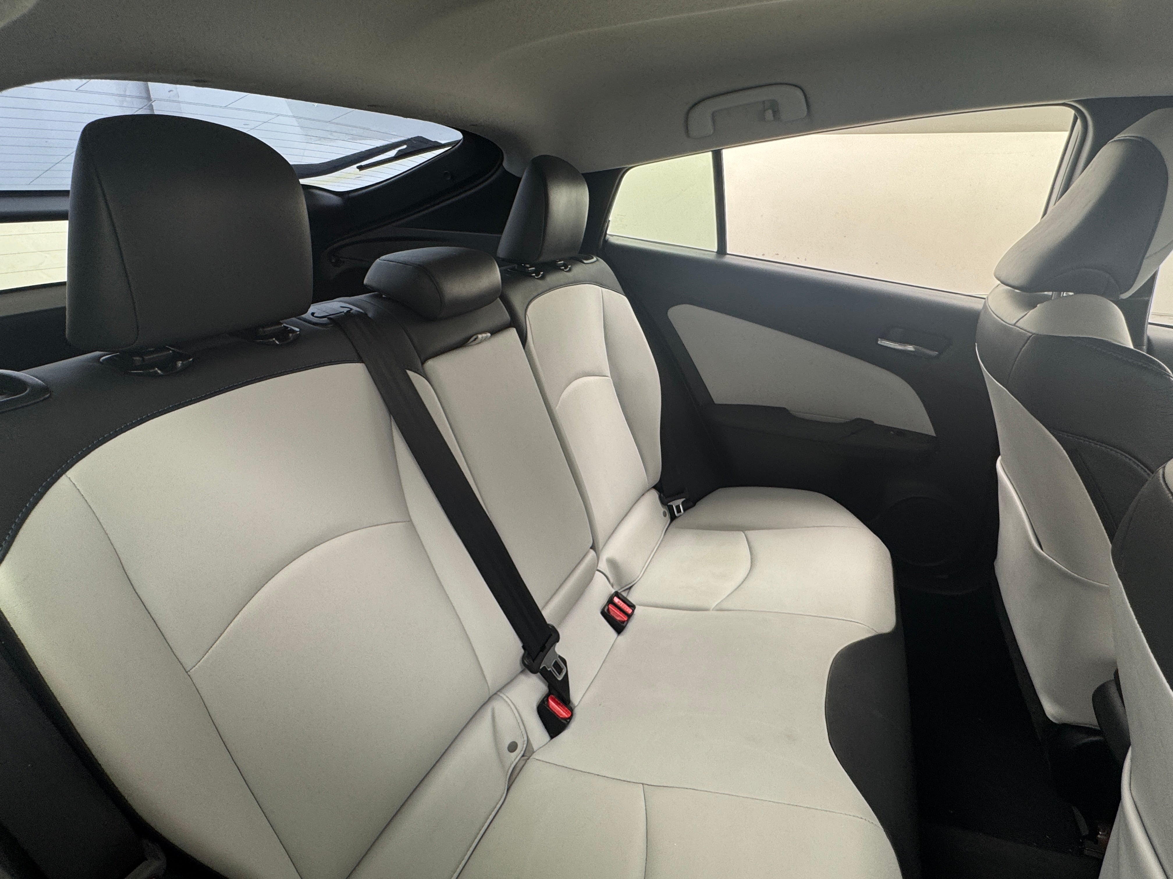 2016 Toyota Prius Three Touring 5