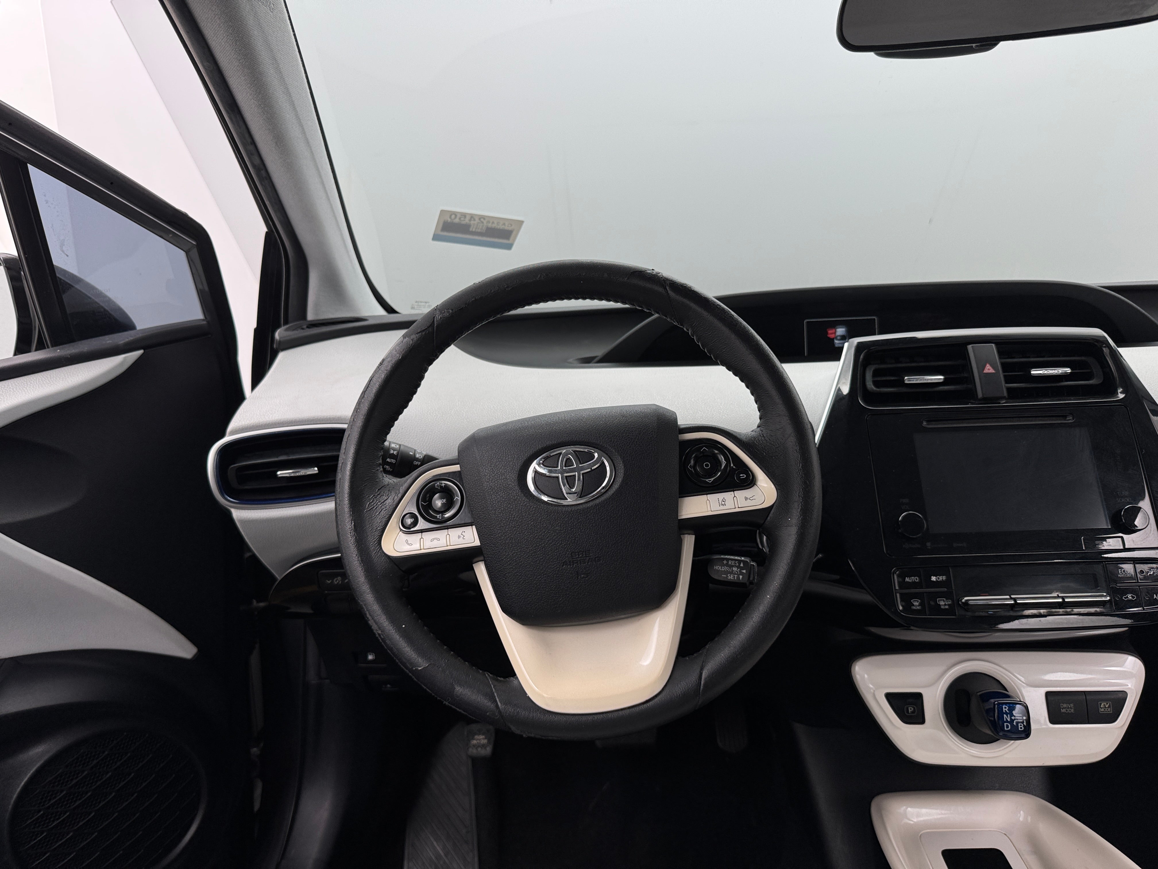 2016 Toyota Prius Three Touring 4