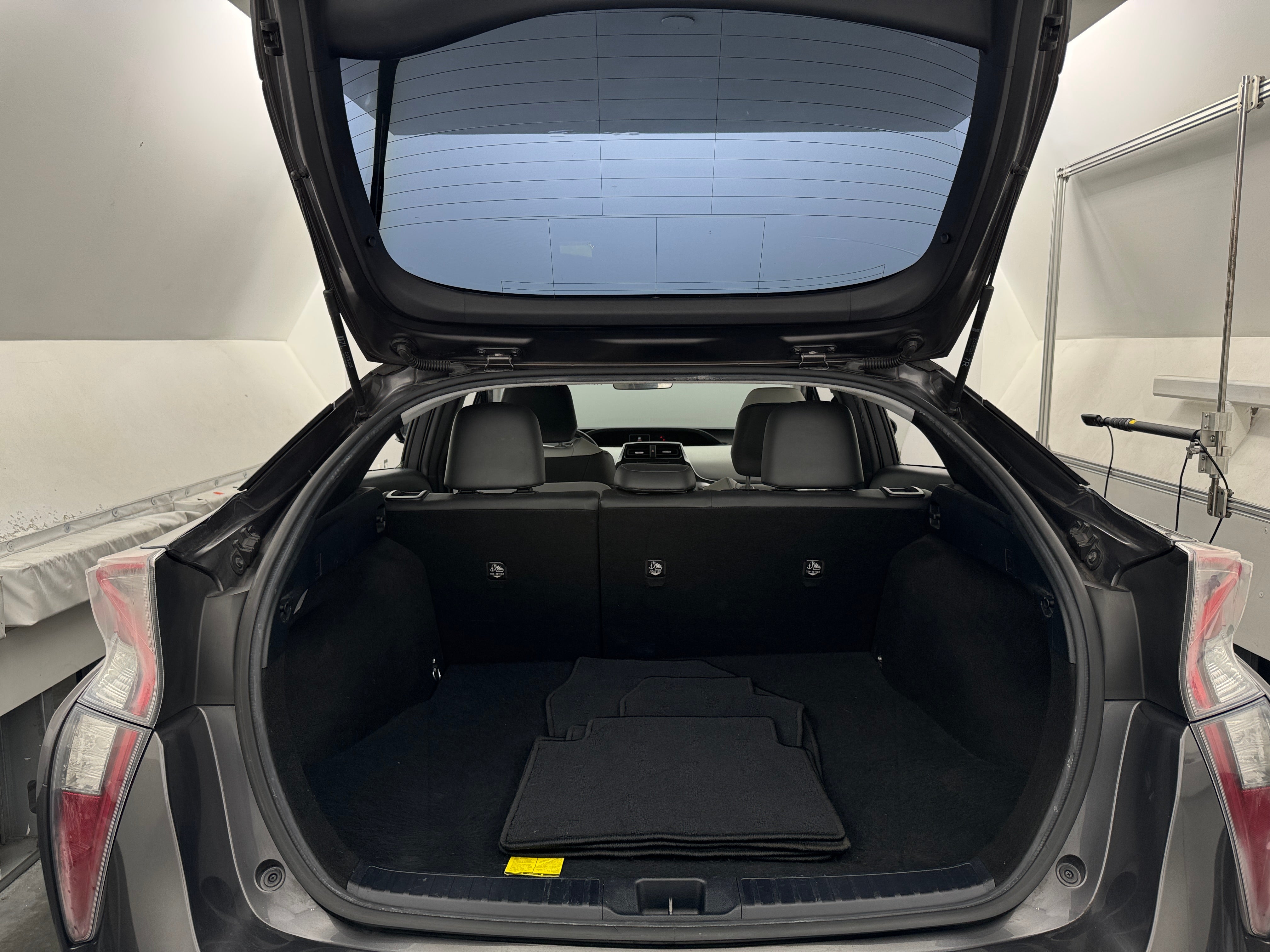 2016 Toyota Prius Three Touring 6