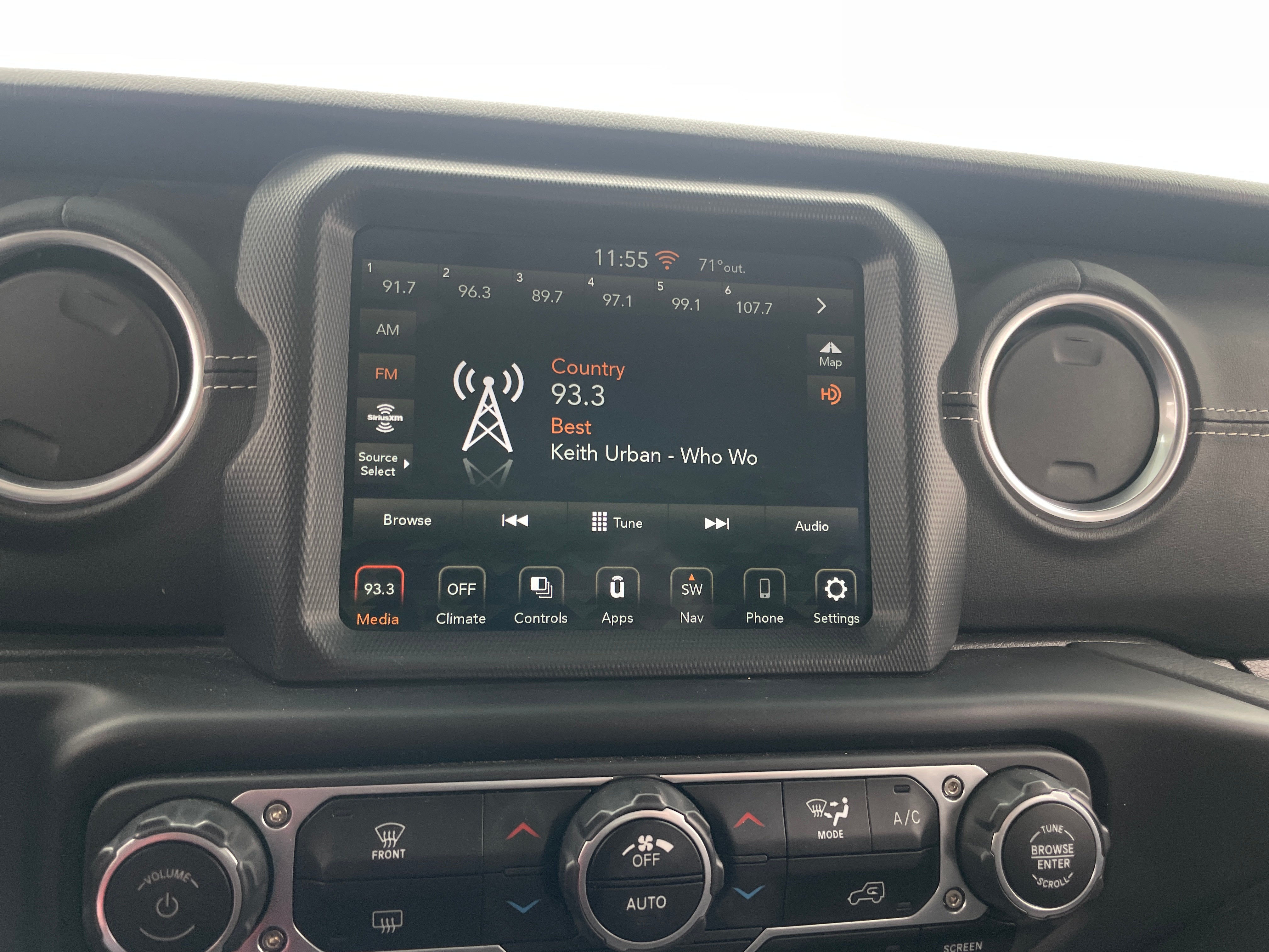 2023 Jeep Wrangler Sahara 4xe 3