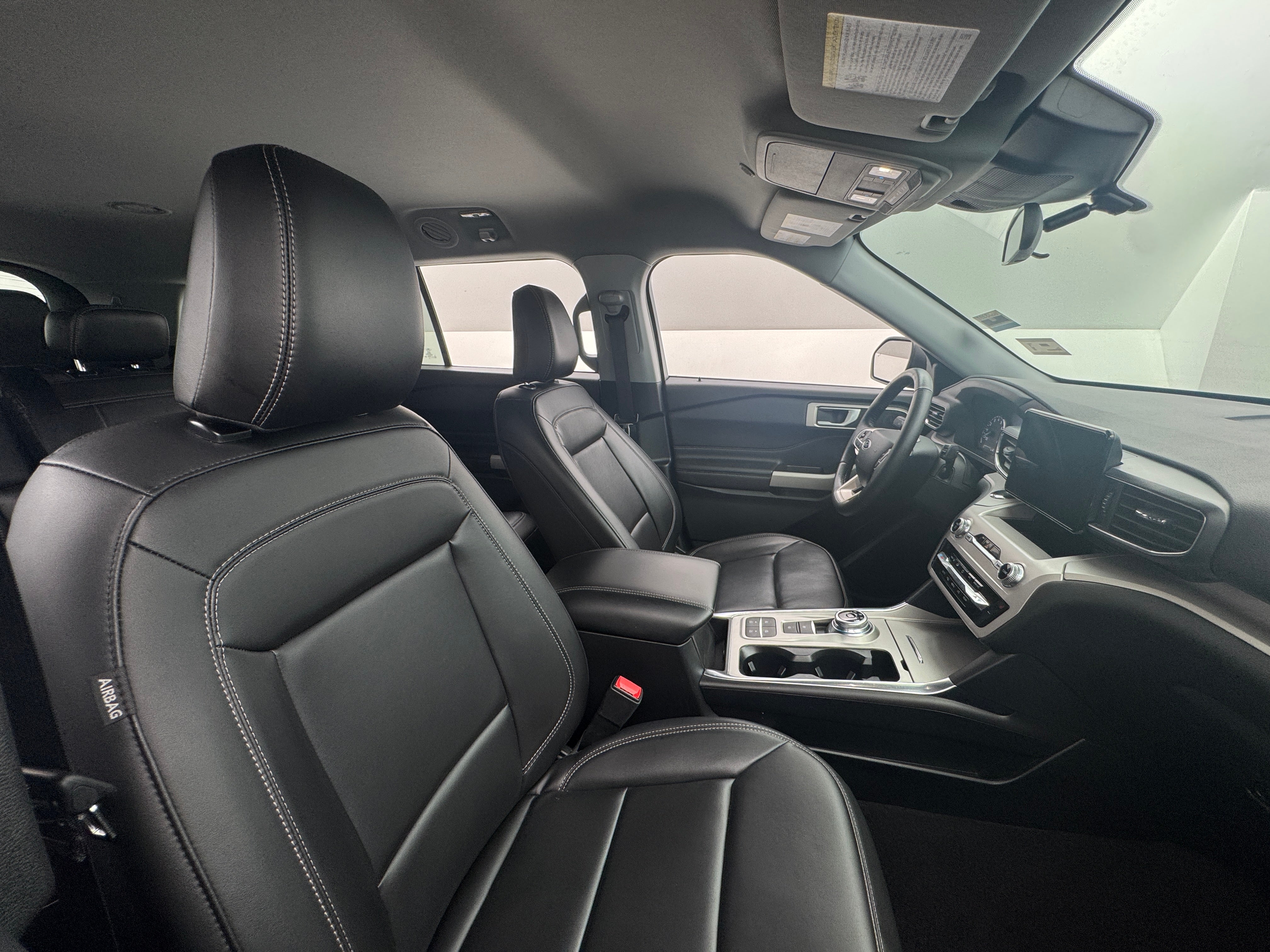 2024 Ford Explorer XLT 2