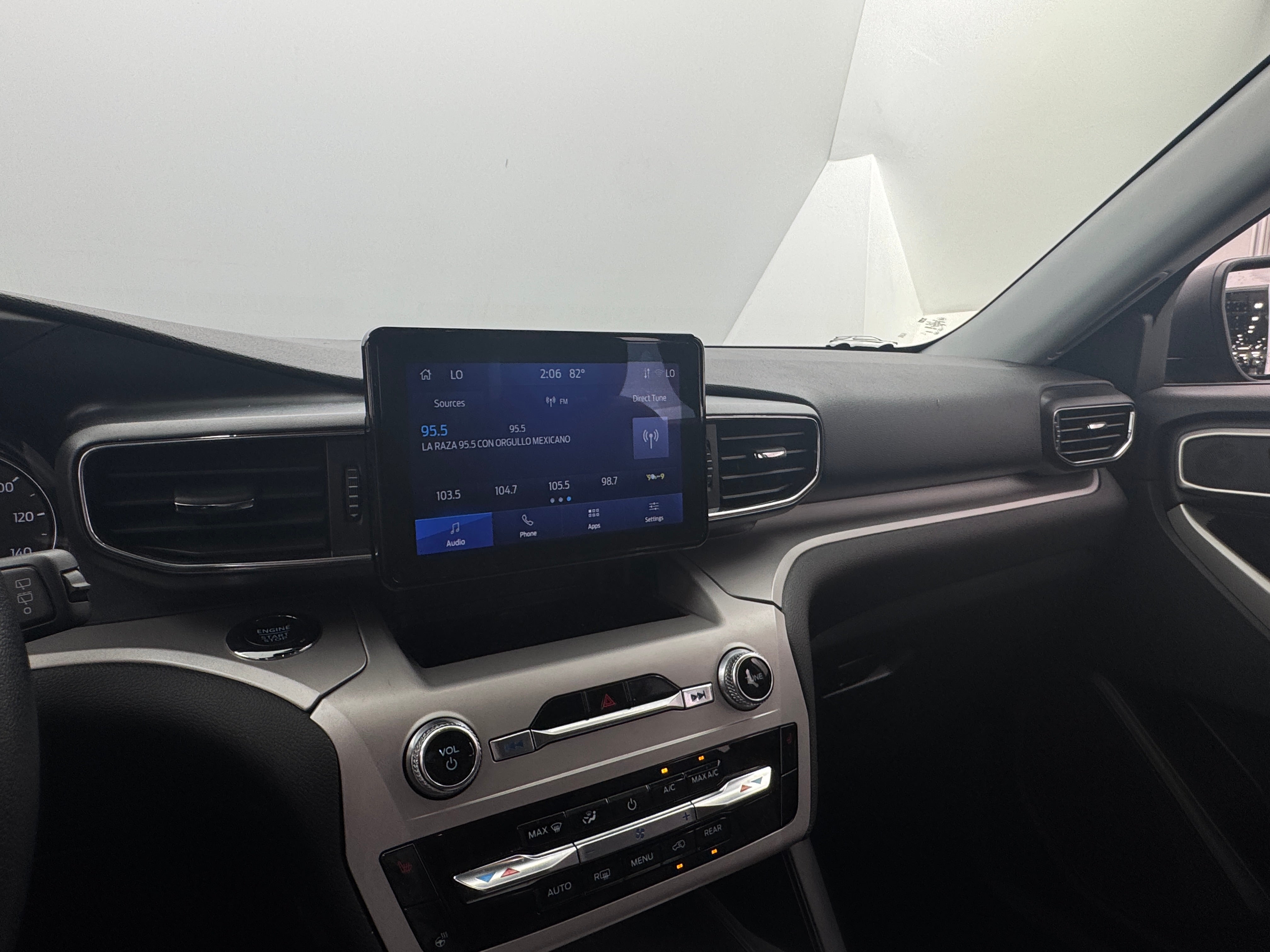 2024 Ford Explorer XLT 4