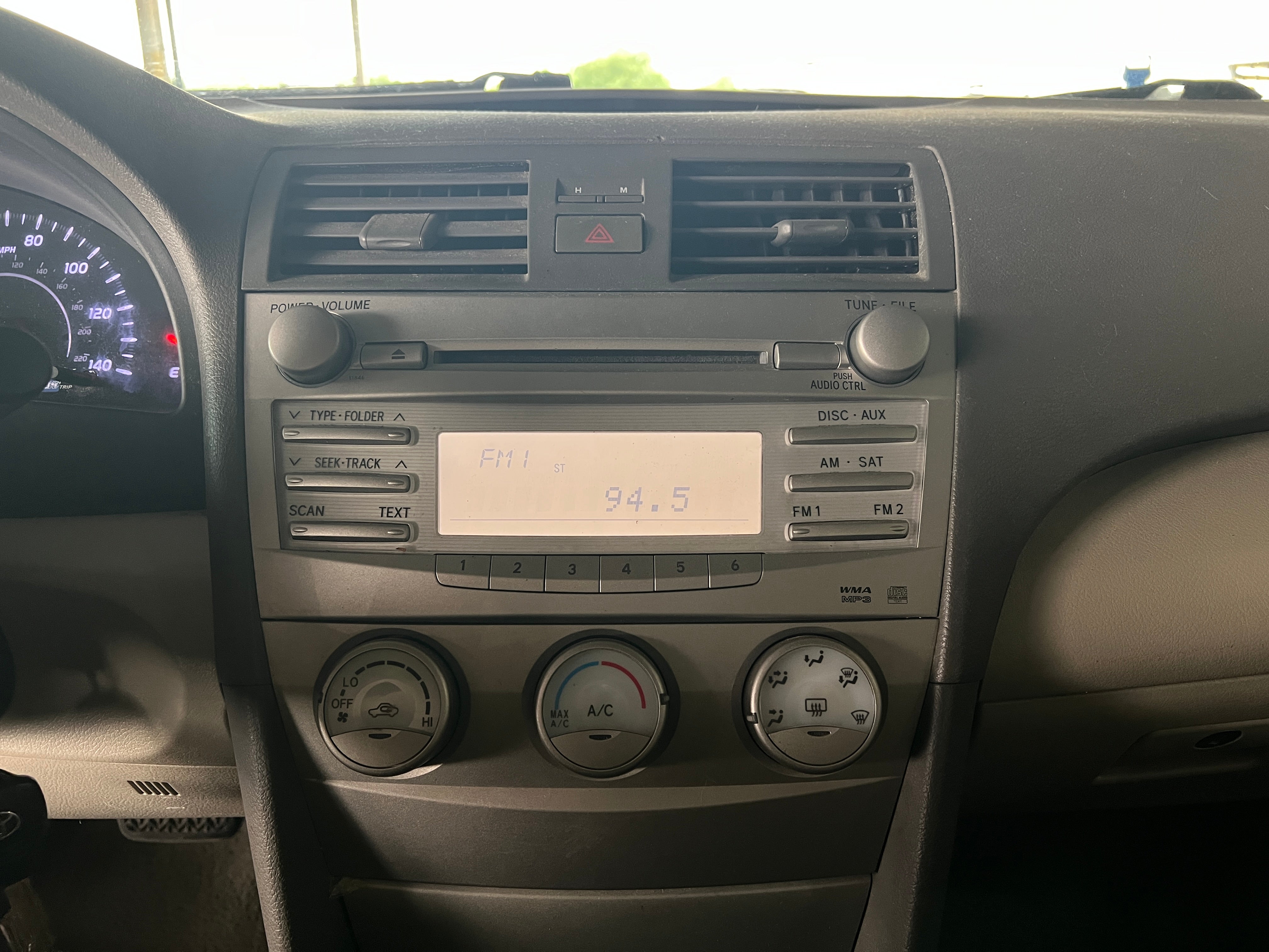2010 Toyota Camry LE 4