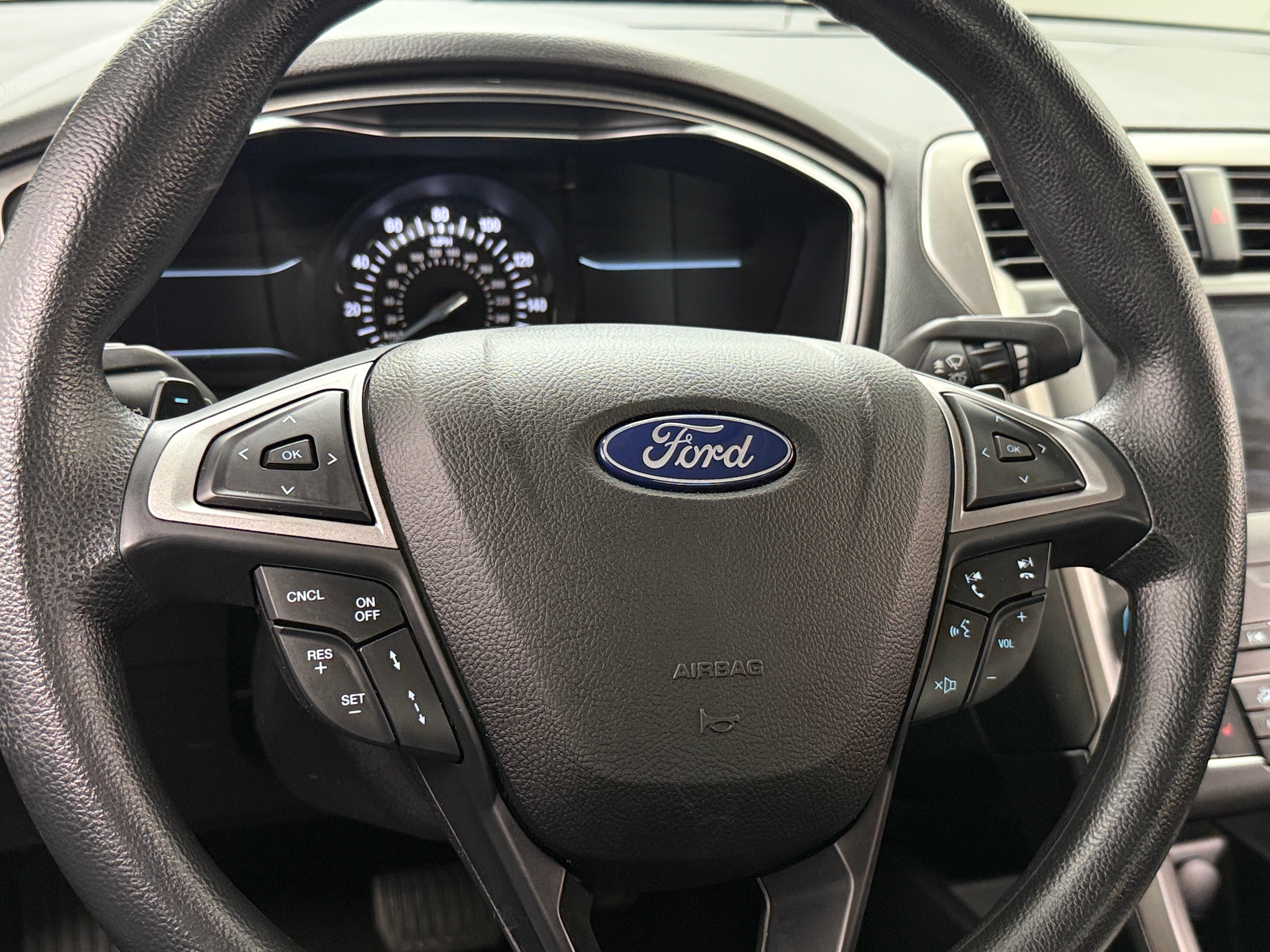 2020 Ford Fusion SE 4