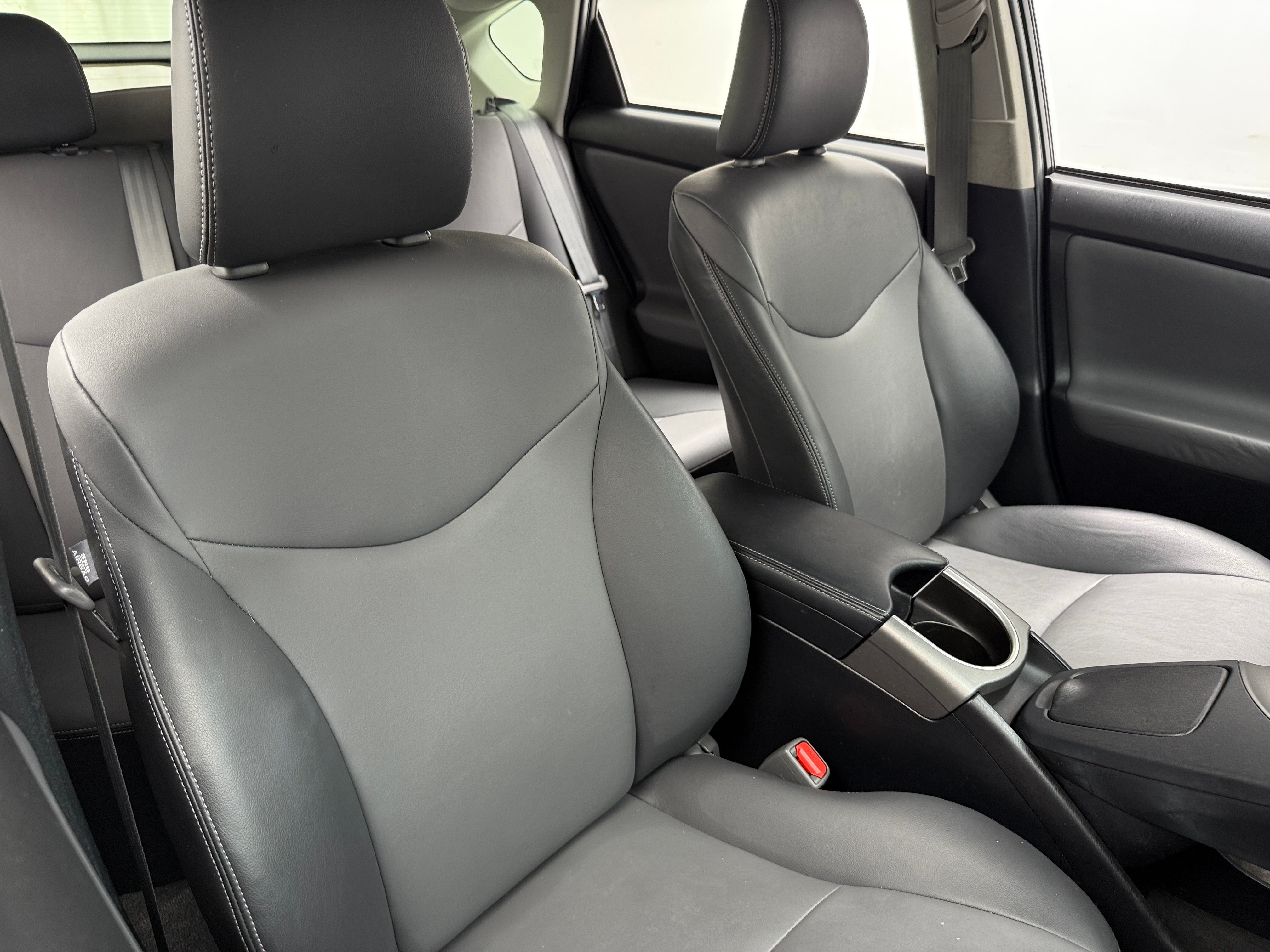 2014 Toyota Prius Four 2