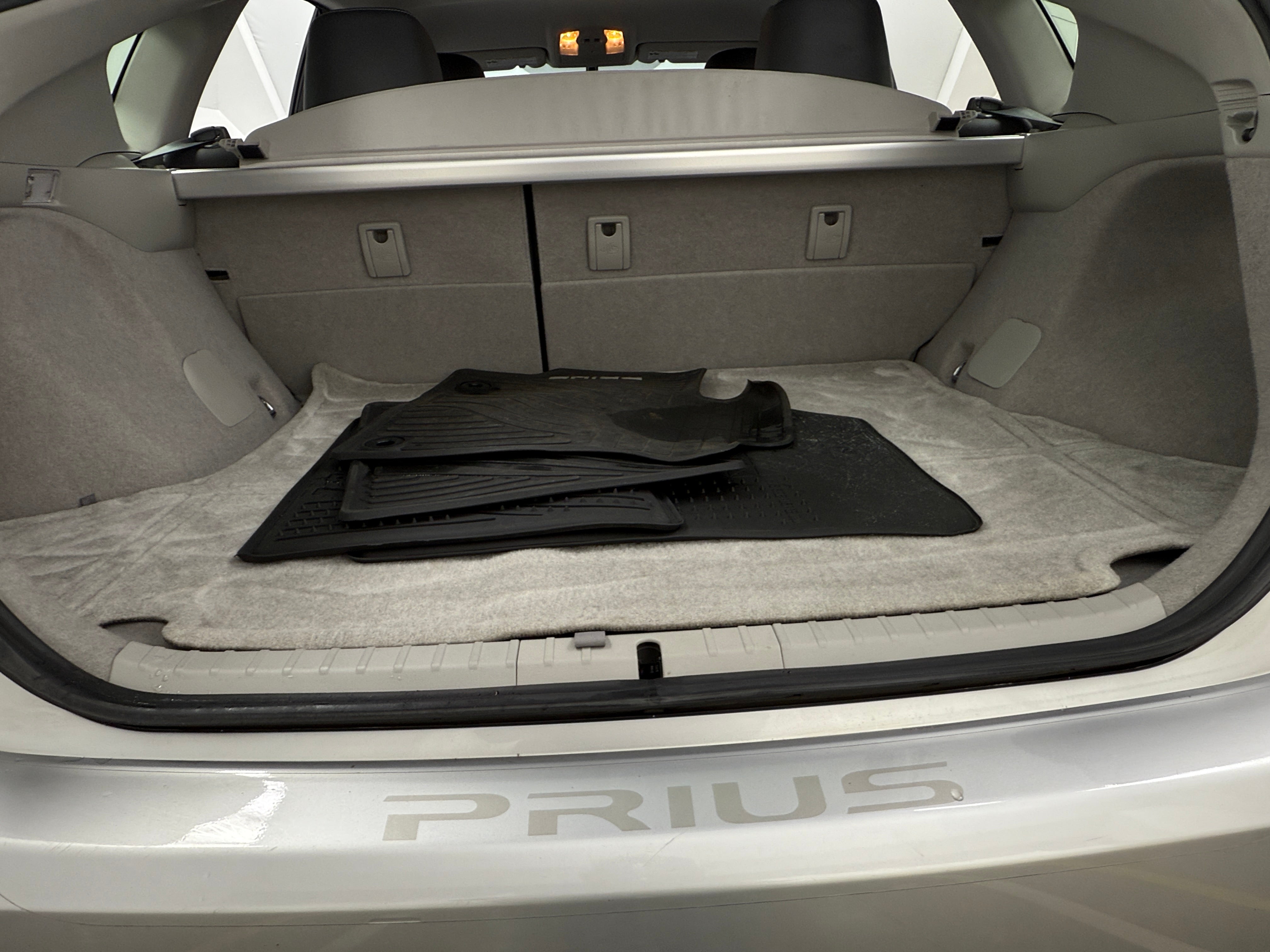 2014 Toyota Prius Four 7