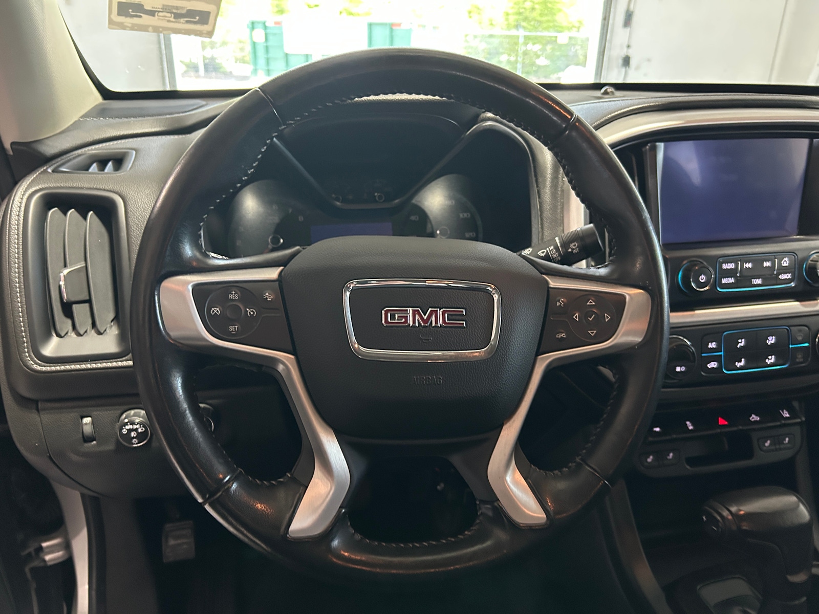Thumbnail: 2018 GMC Canyon - 4