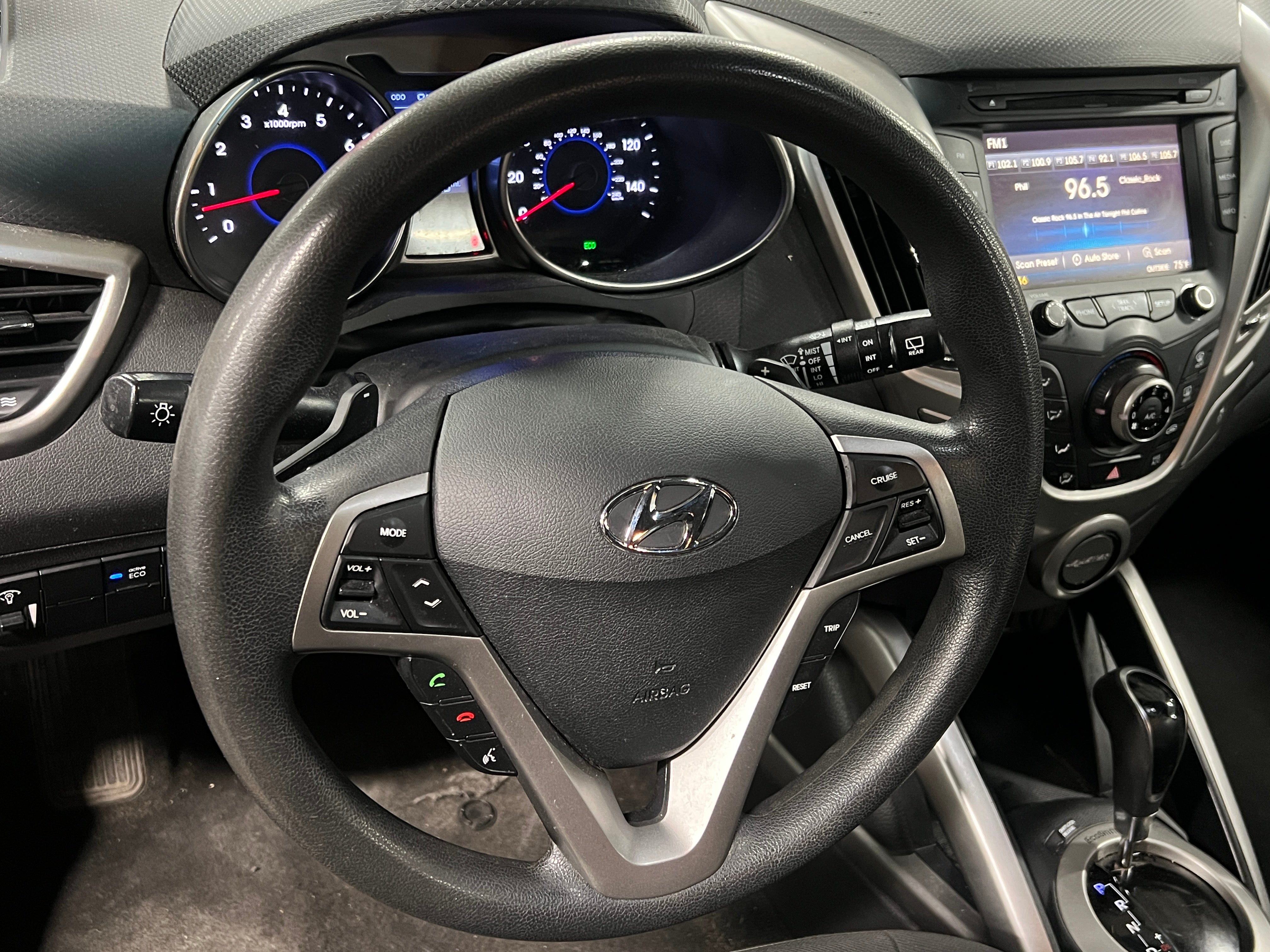 2015 Hyundai Veloster Base 4