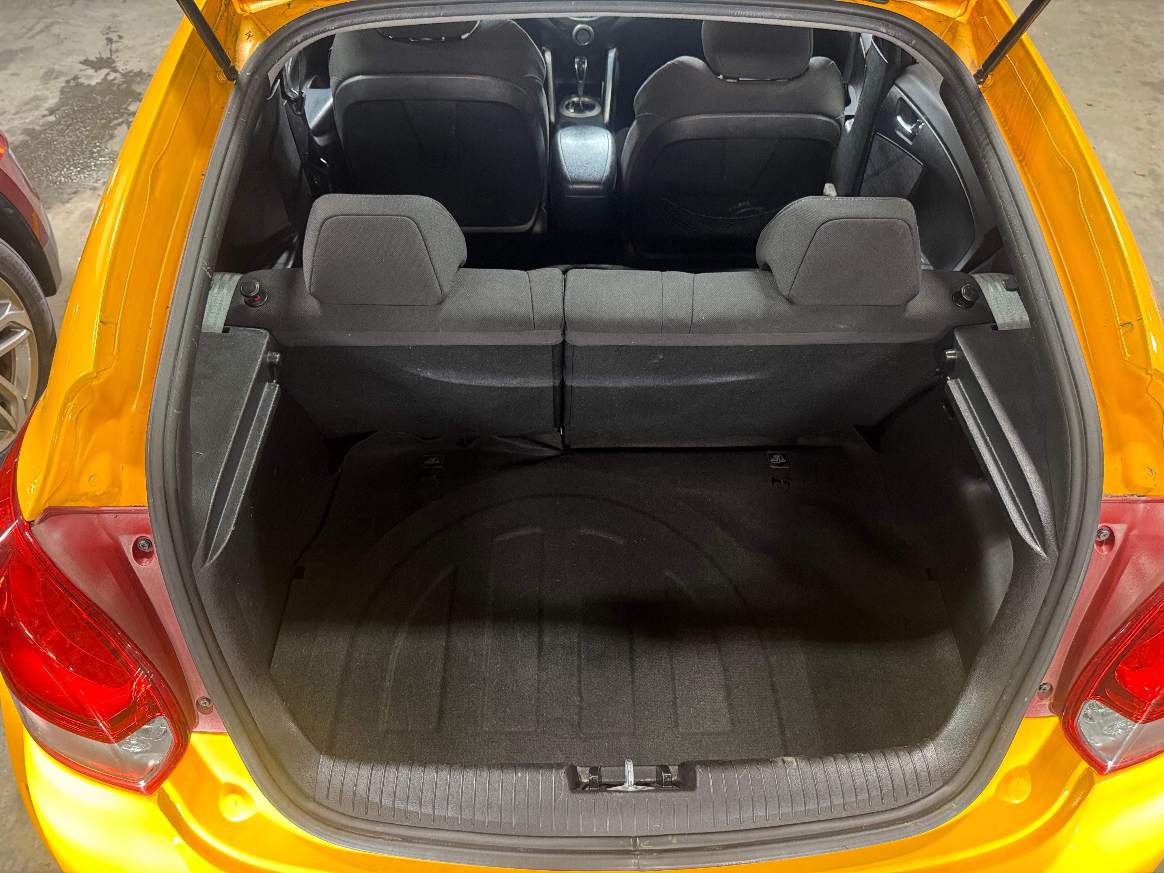 2015 Hyundai Veloster Base 5