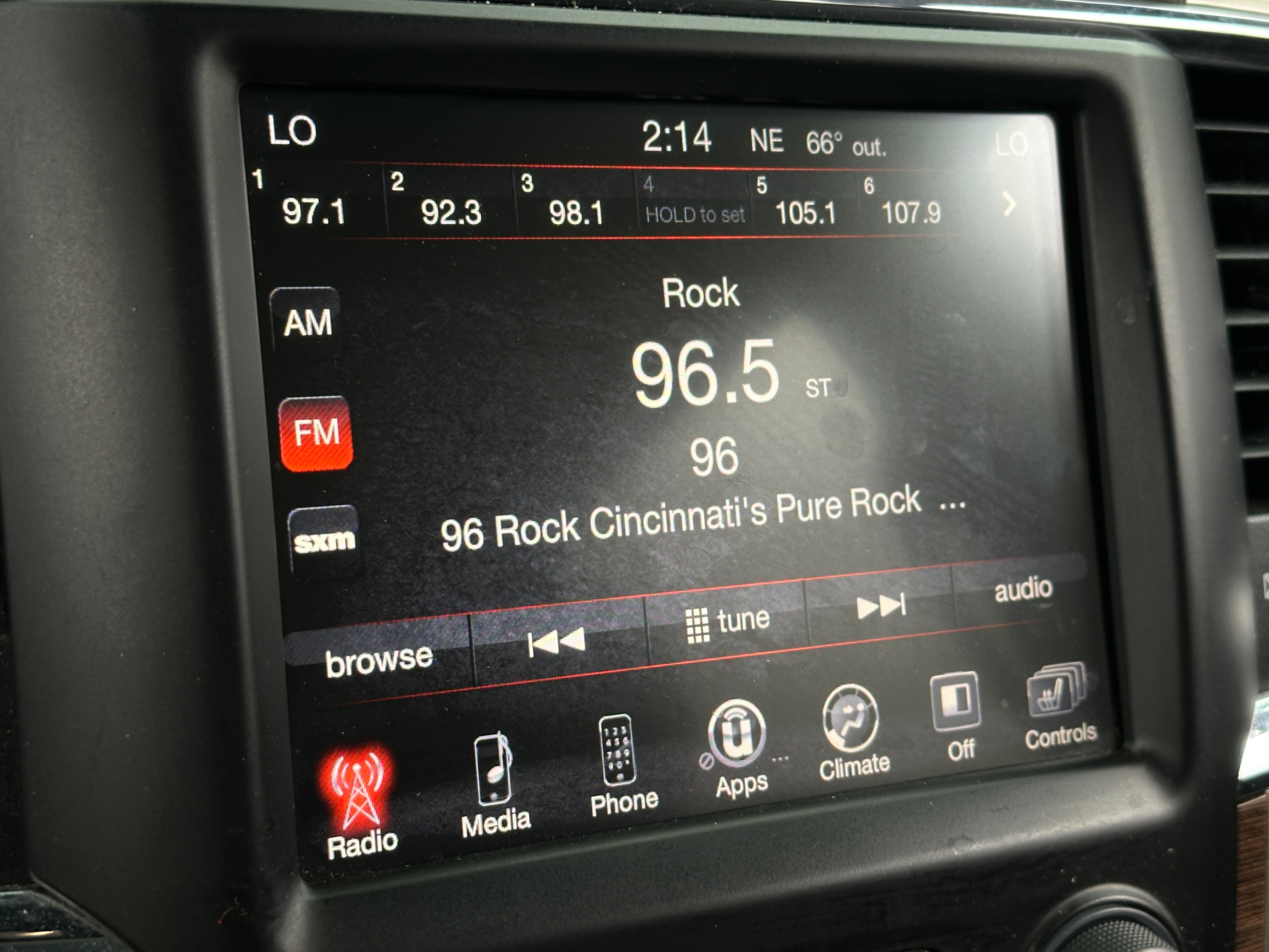 2014 RAM 1500 Laramie 3