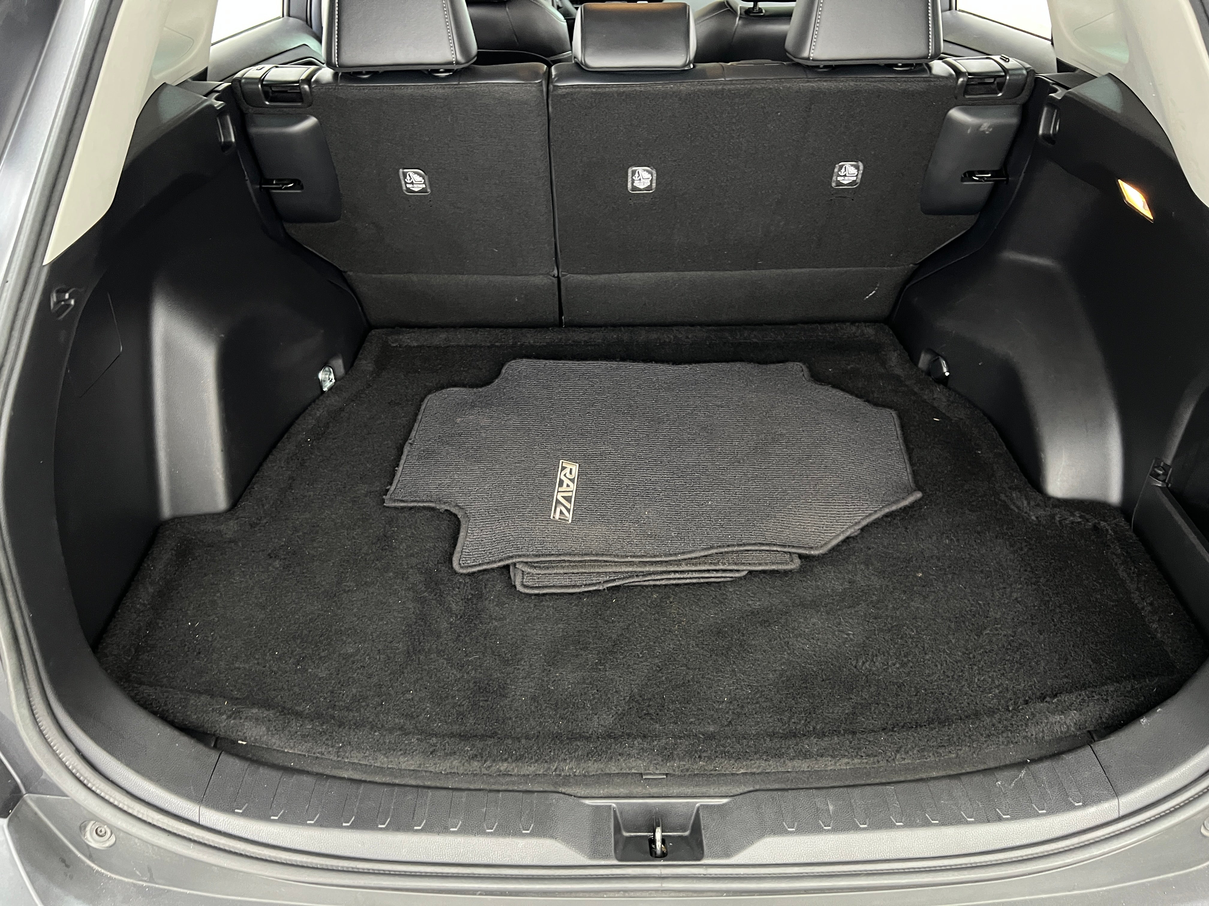 2020 Toyota RAV4 XLE Premium 7