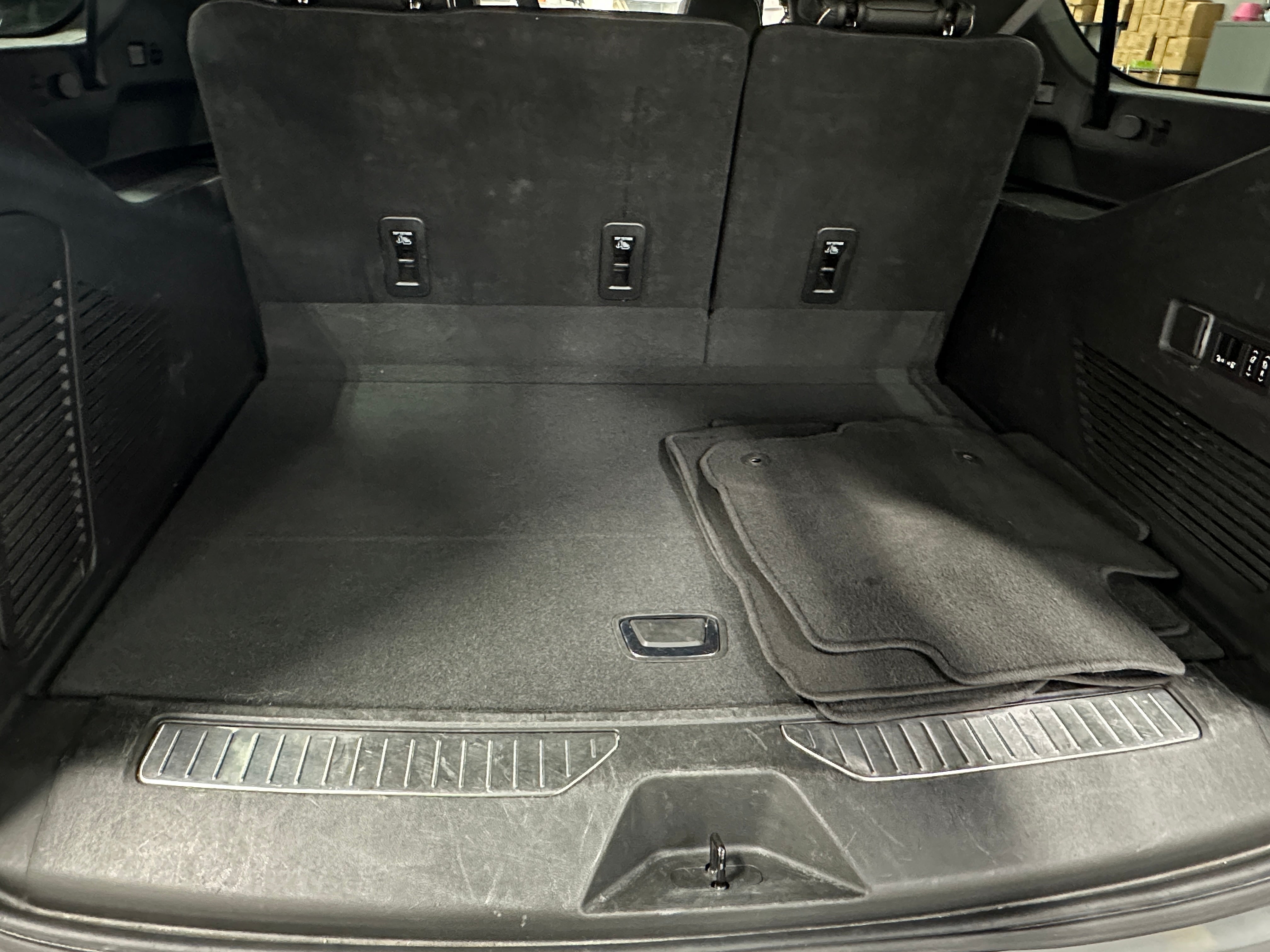 2023 Chevrolet Suburban Premier 6