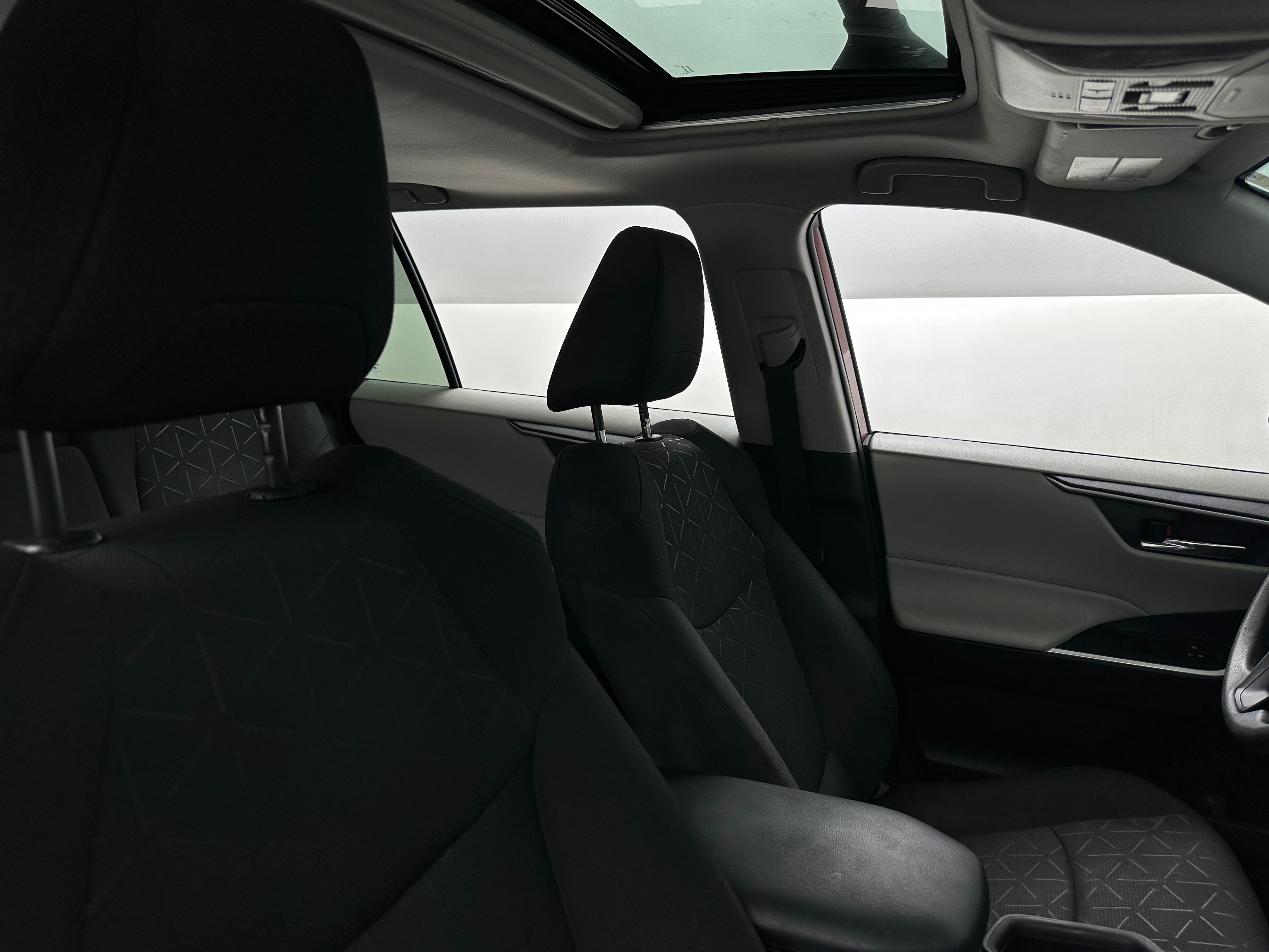 2021 Toyota RAV4 XLE 2
