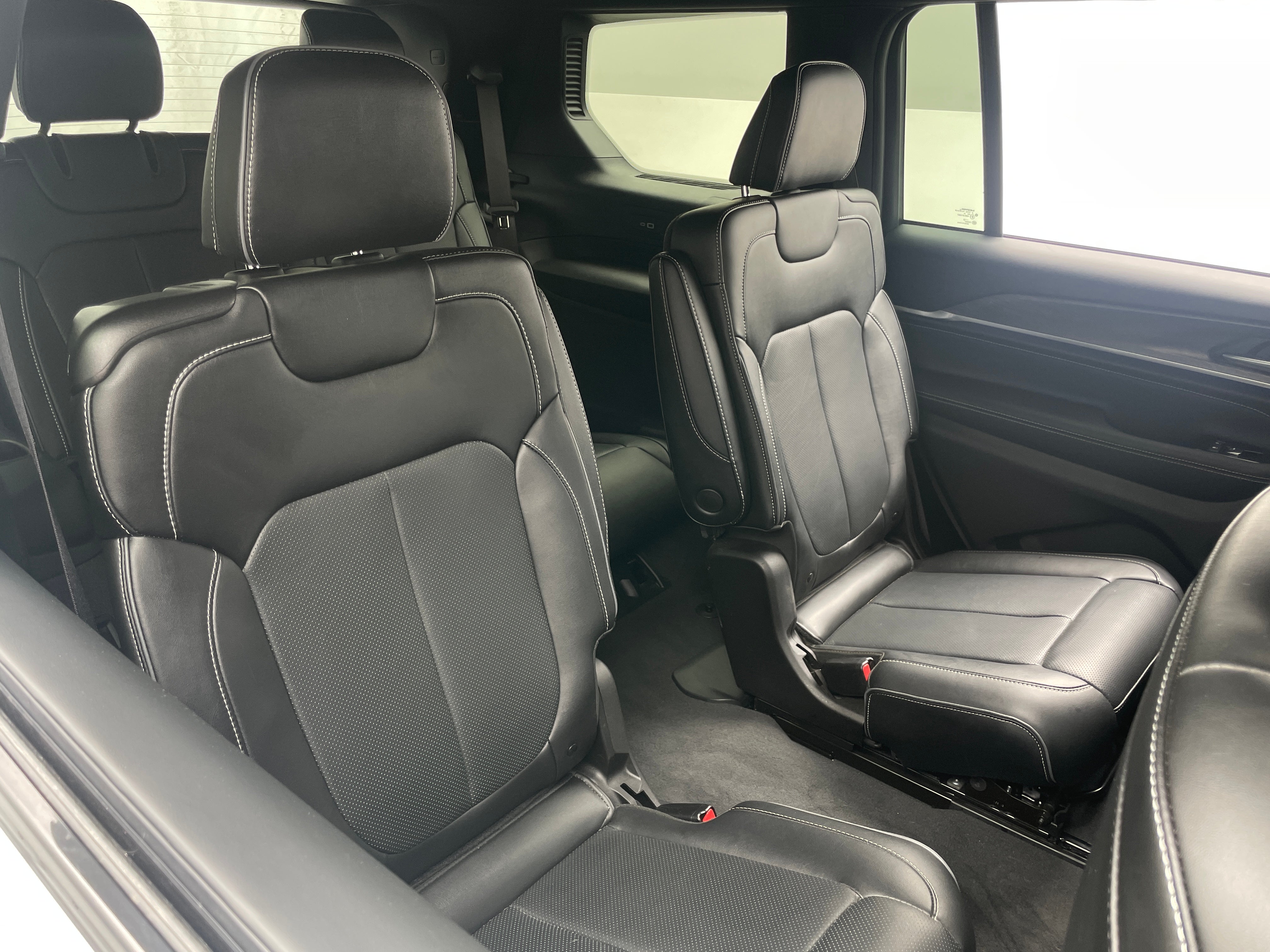 2023 Jeep Grand Cherokee L Overland 5
