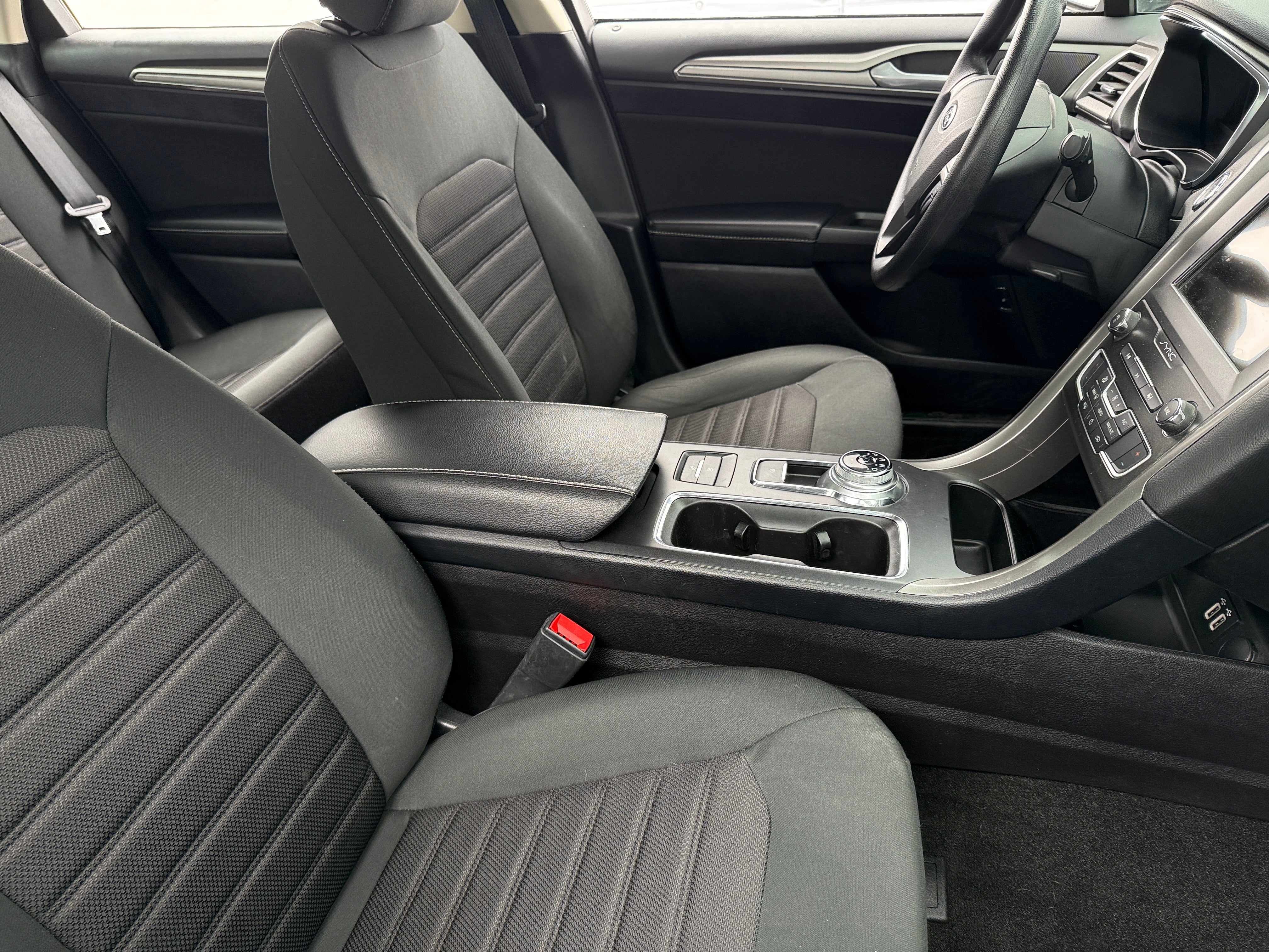 2020 Ford Fusion  2