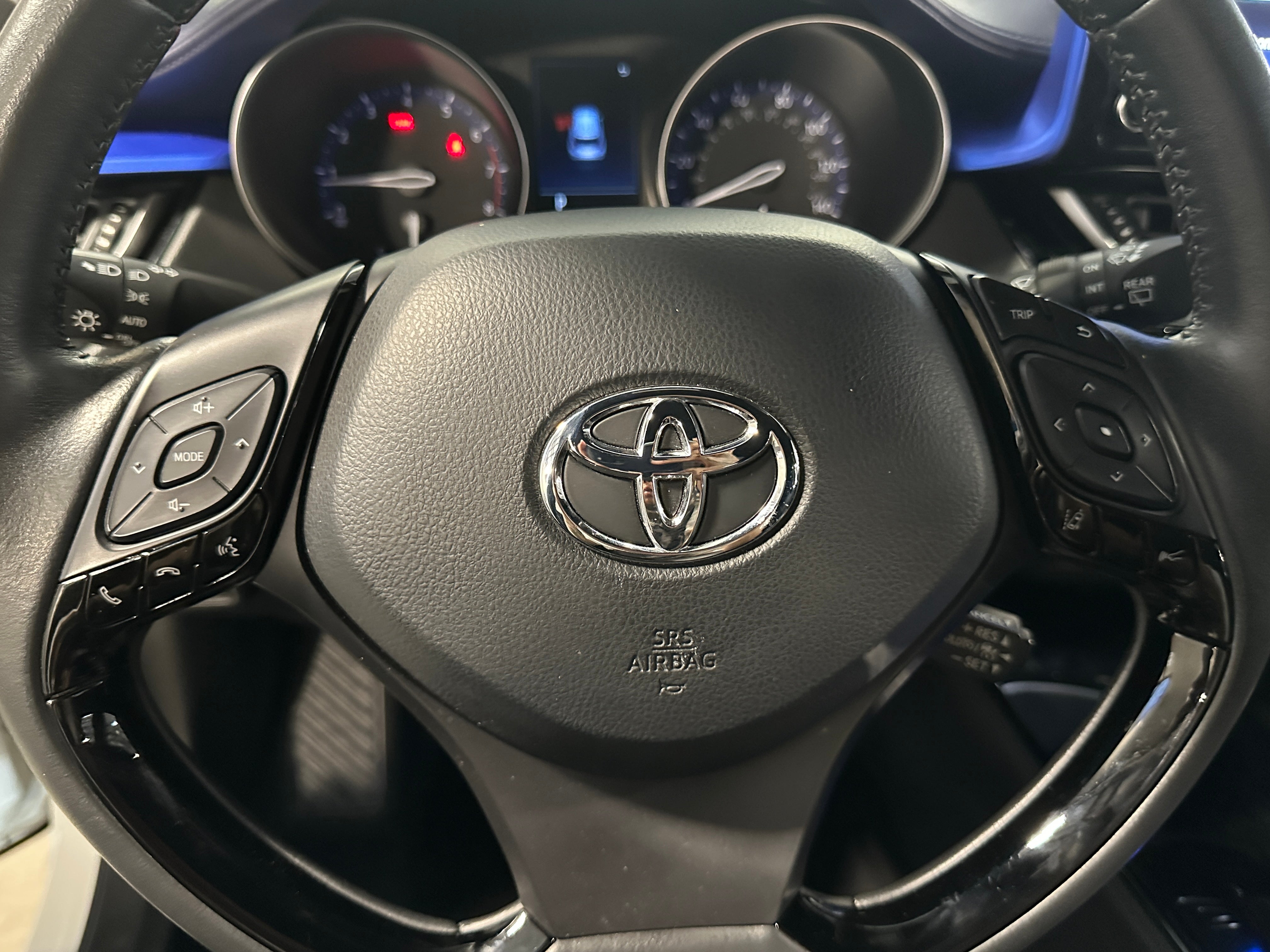2022 Toyota C-HR XLE 5