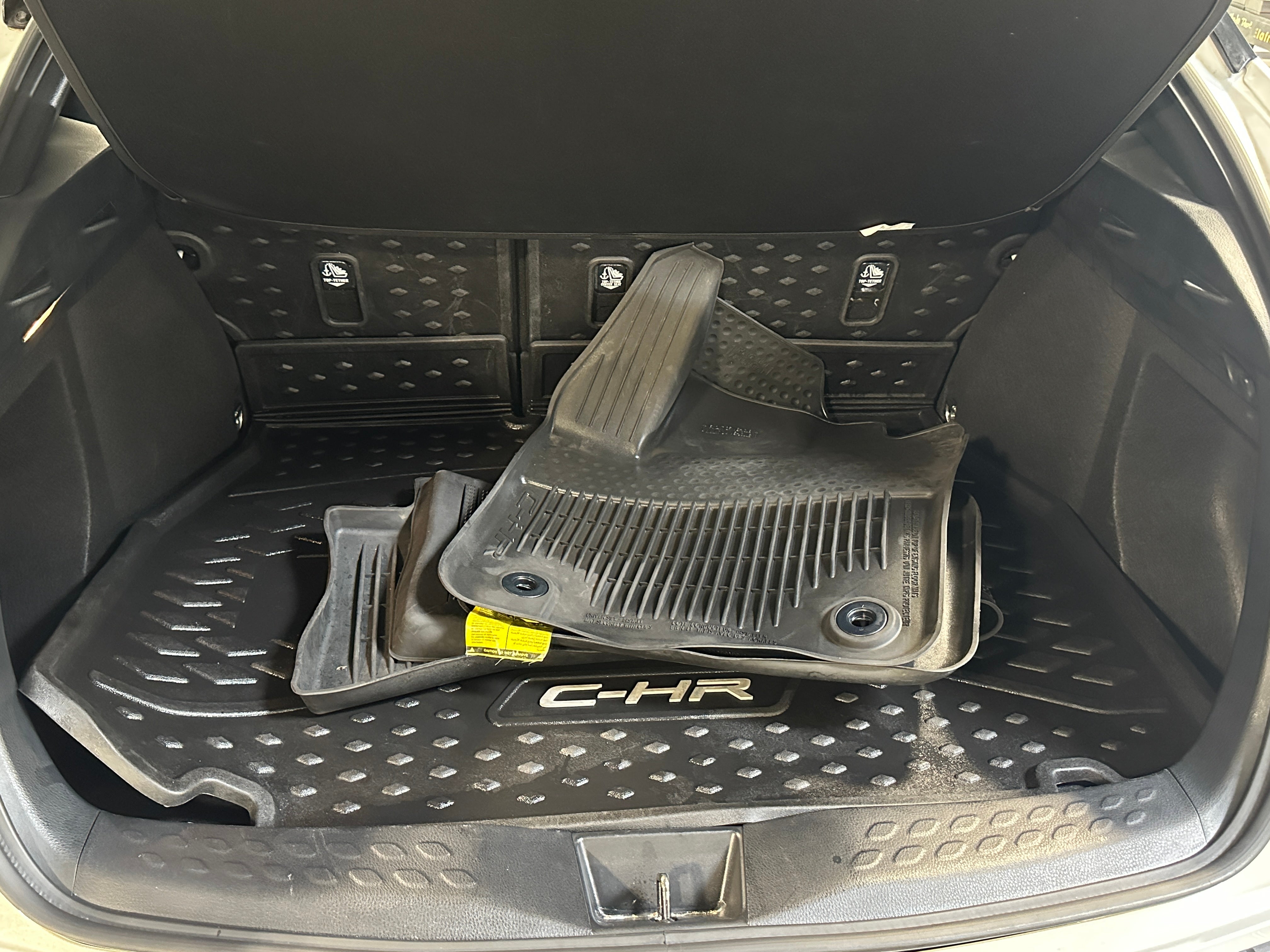 2022 Toyota C-HR XLE 7