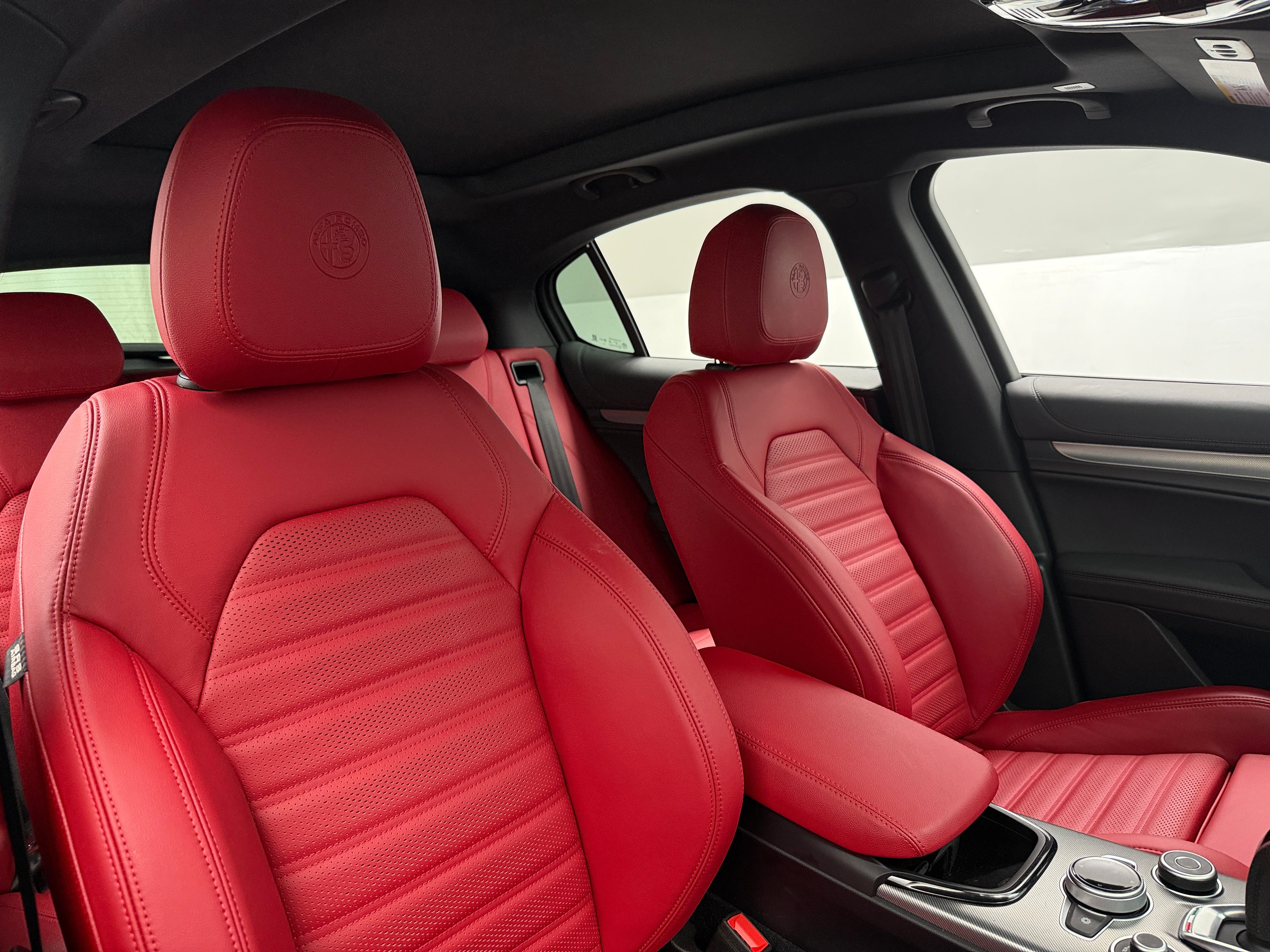 2024 Alfa Romeo Stelvio  2