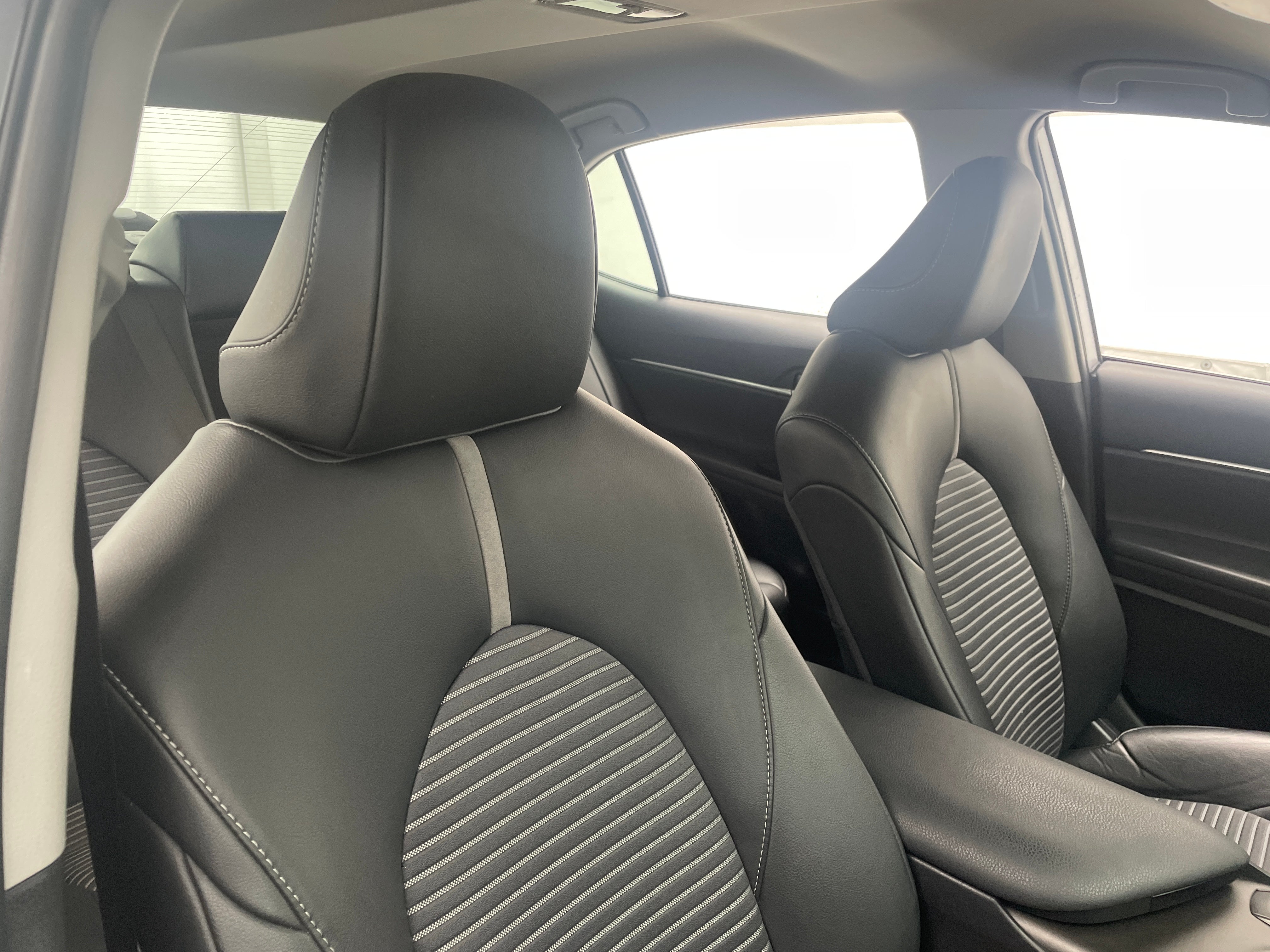 2023 Toyota Camry SE 2
