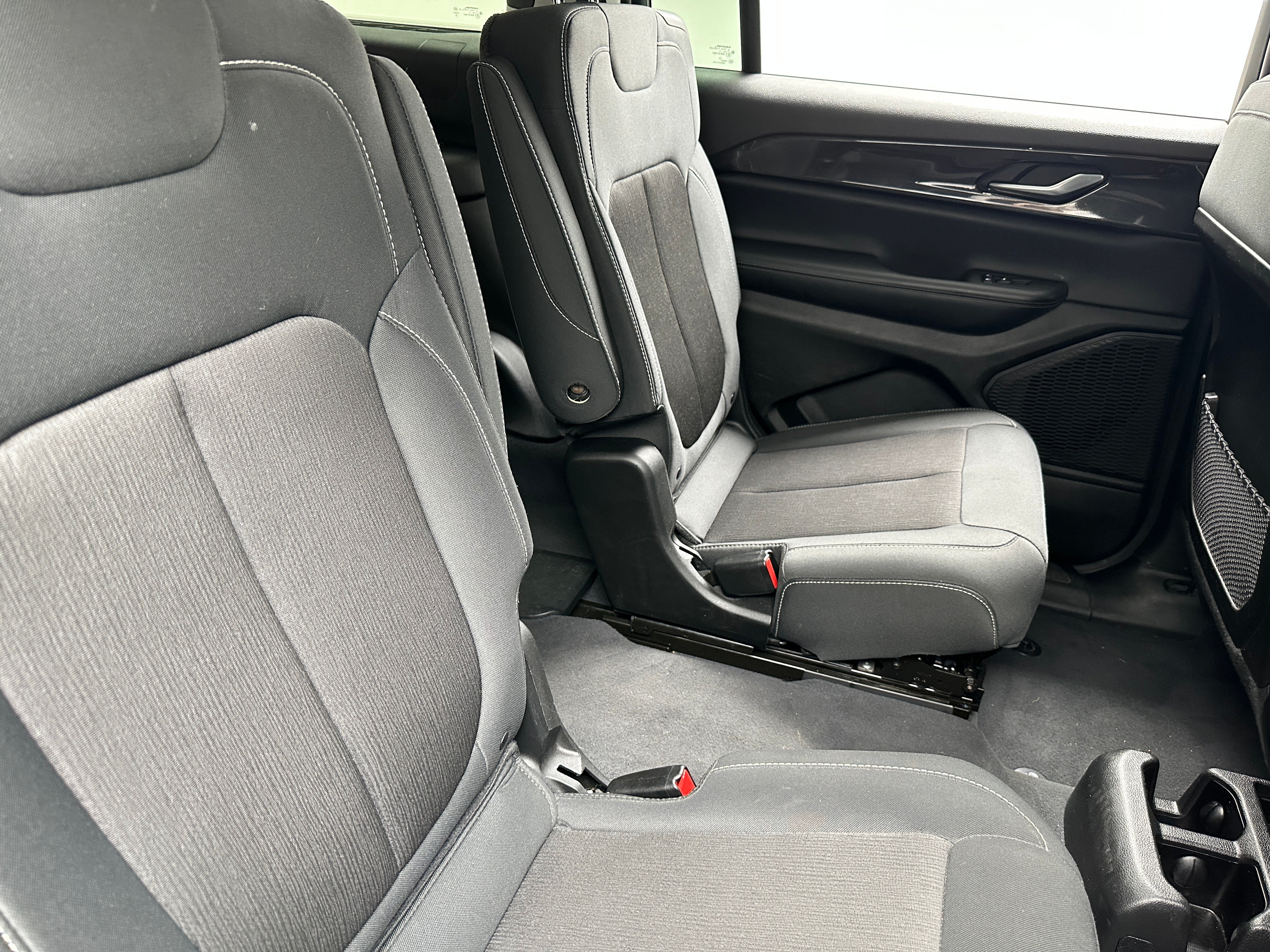 2023 Jeep Grand Cherokee L Laredo 6