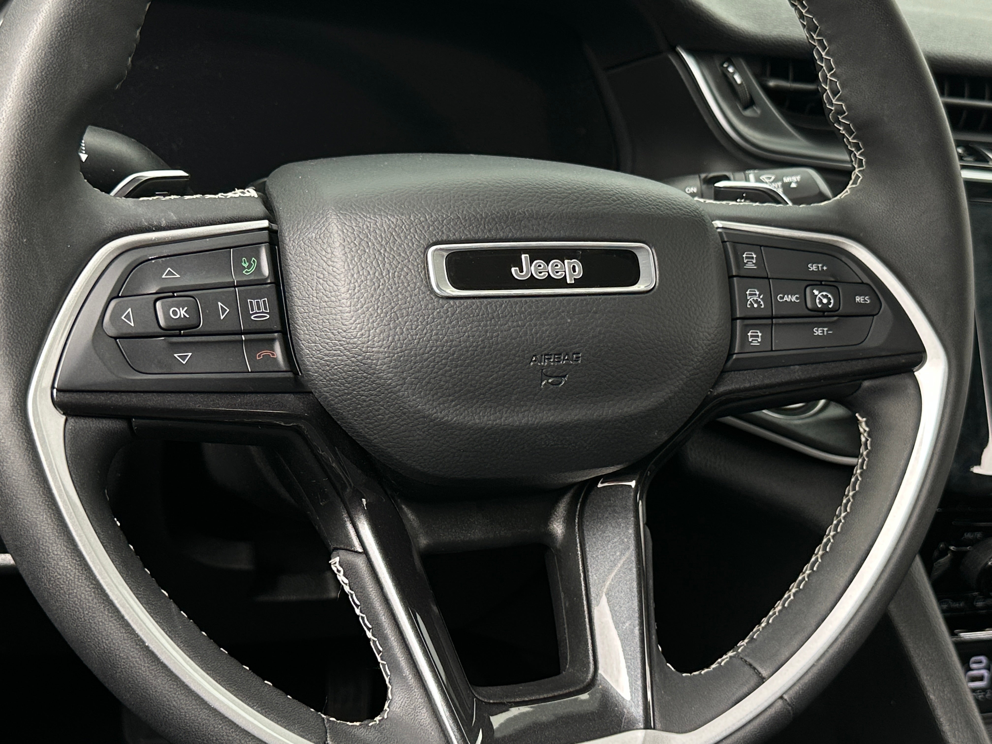 2023 Jeep Grand Cherokee L Laredo 5