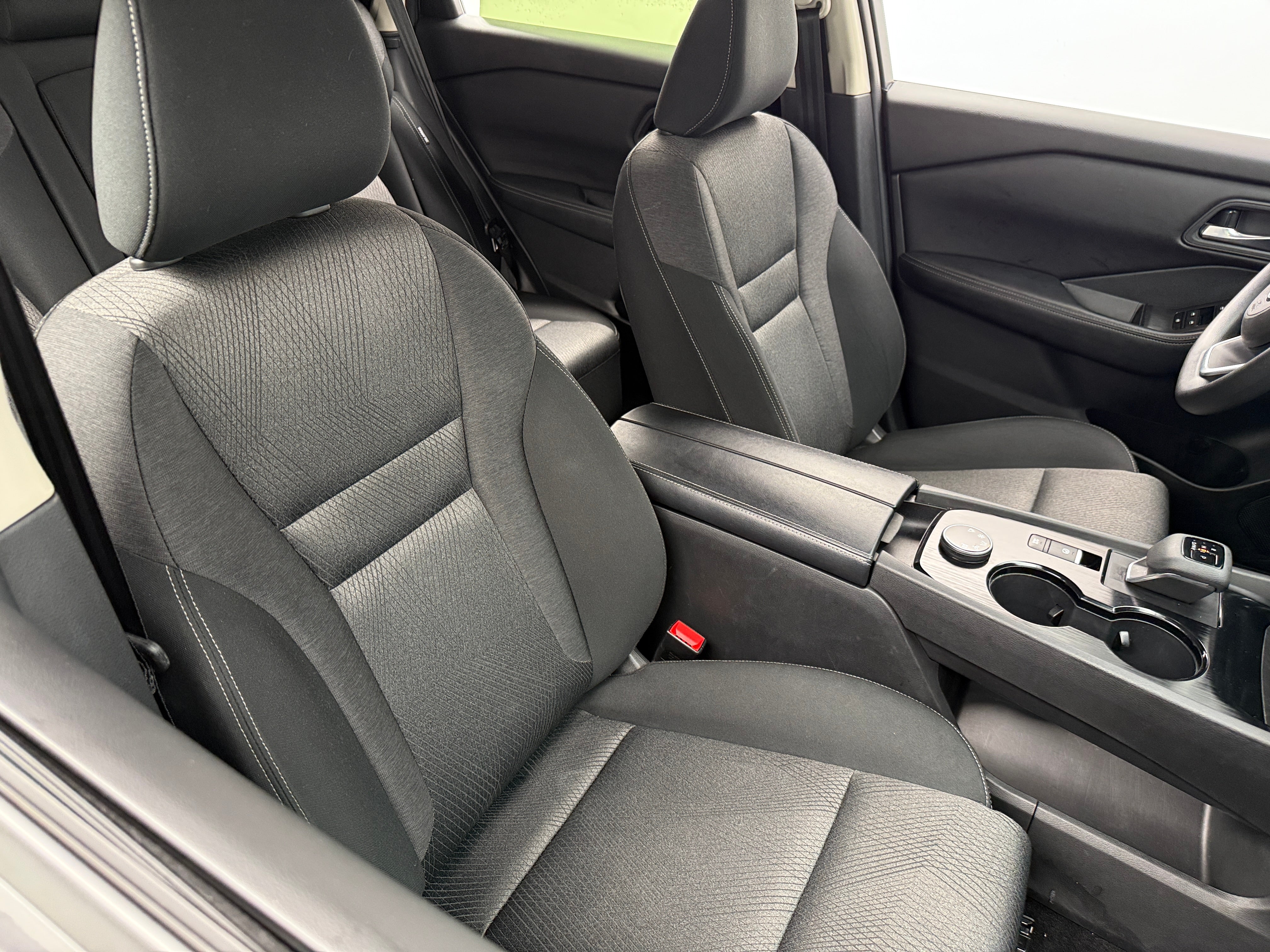 2024 Nissan Rogue SV 2