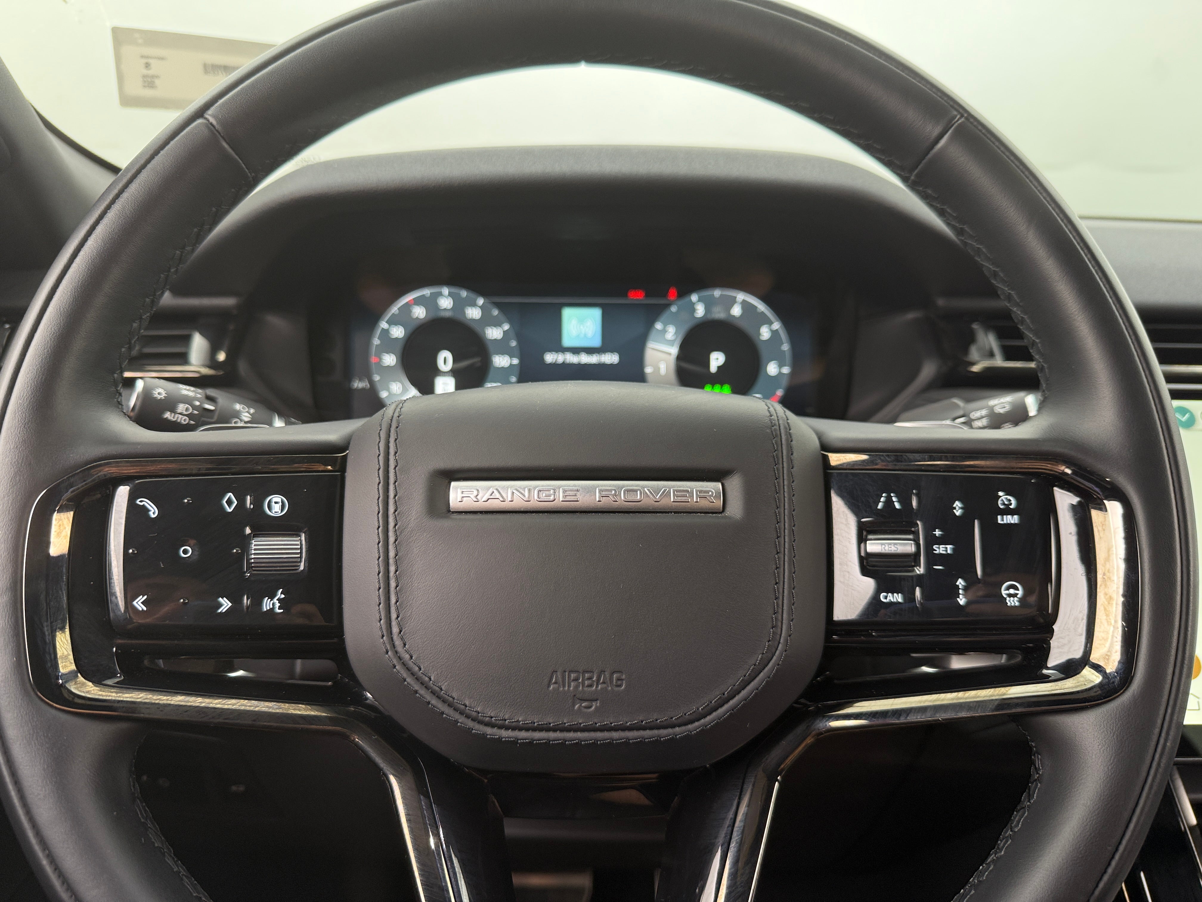 2025 Land Rover Range Rover Velar Dynamic SE 4