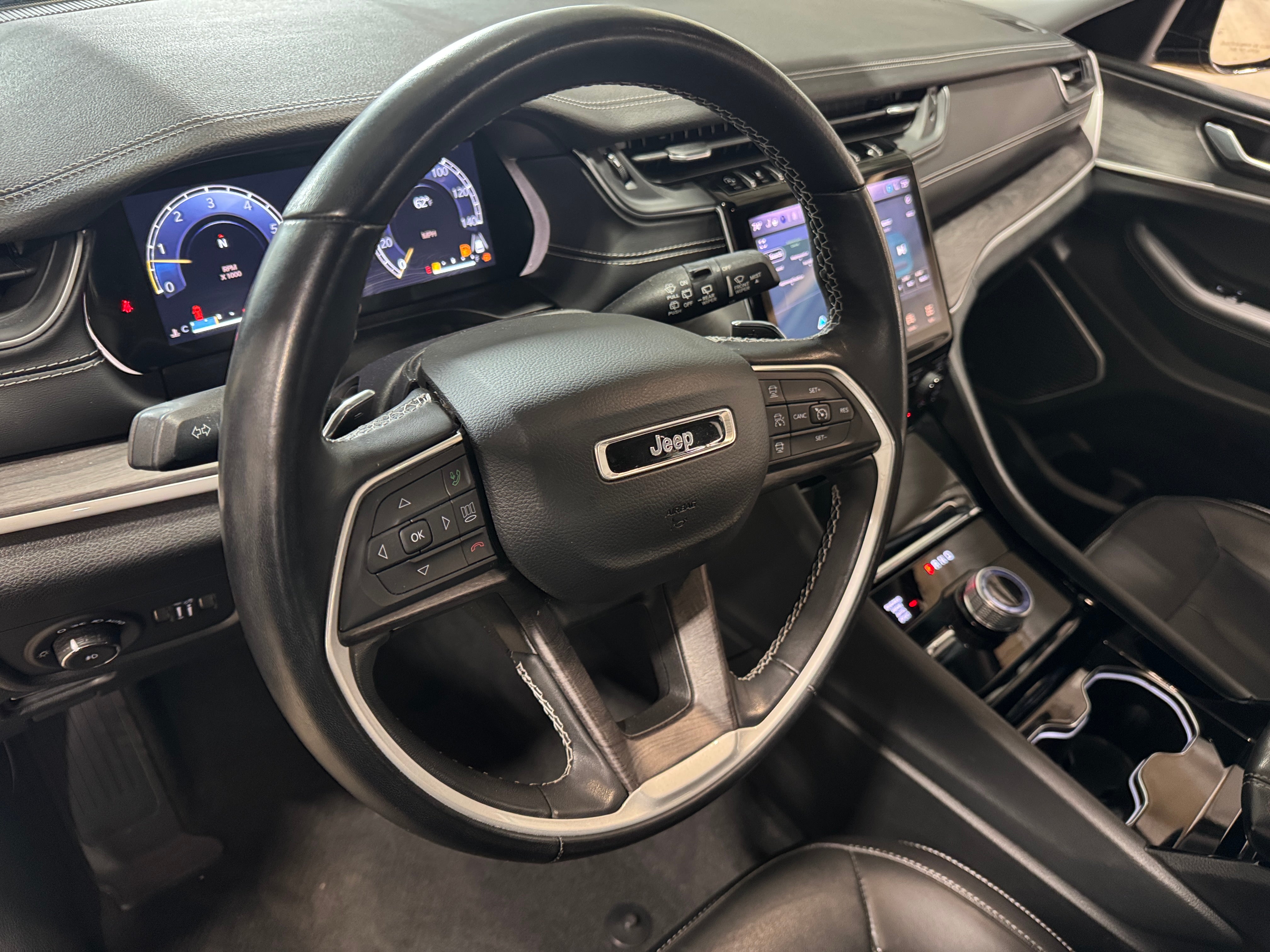 2022 Jeep Grand Cherokee Limited Edition 2