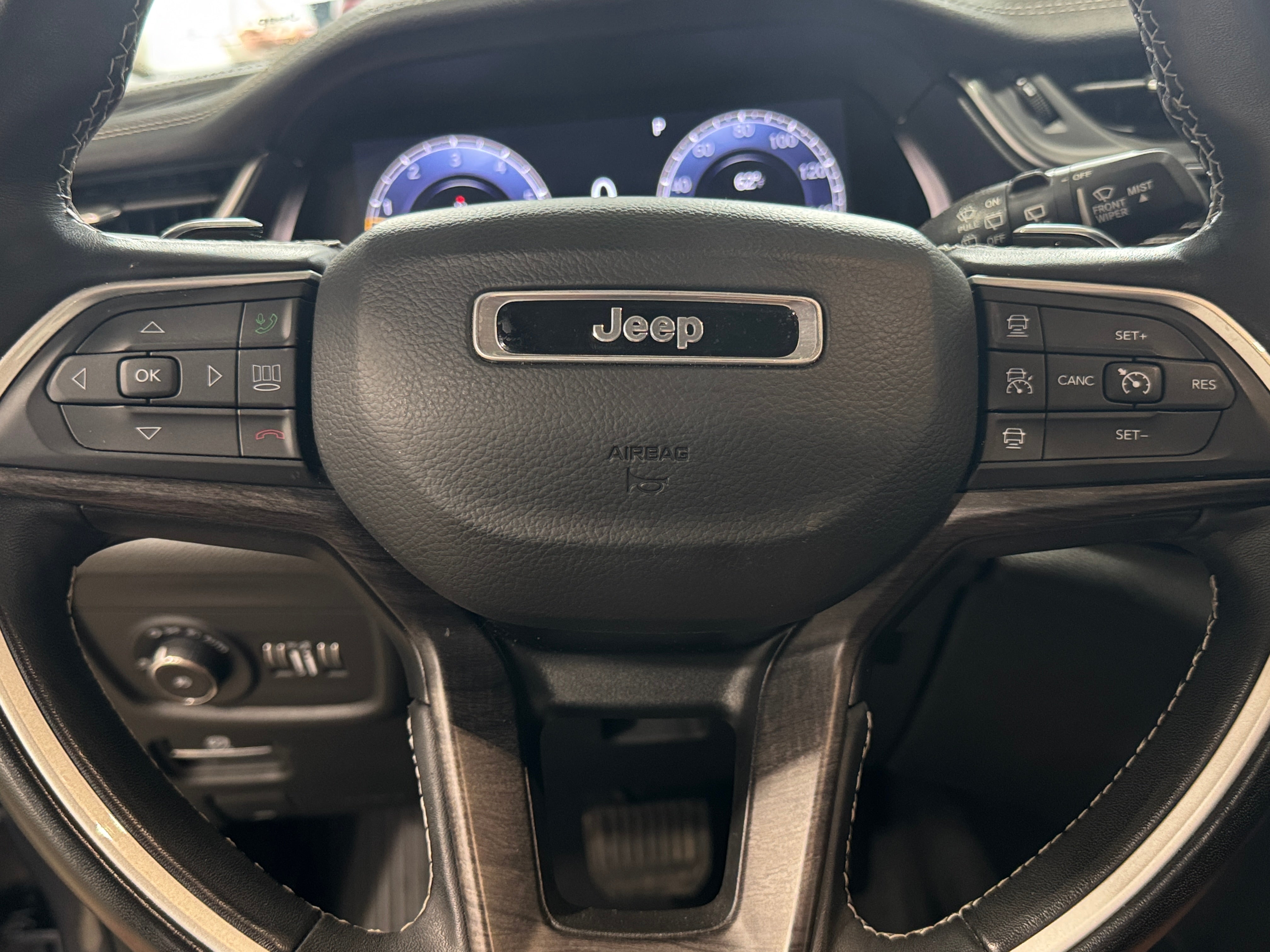2022 Jeep Grand Cherokee Limited Edition 4