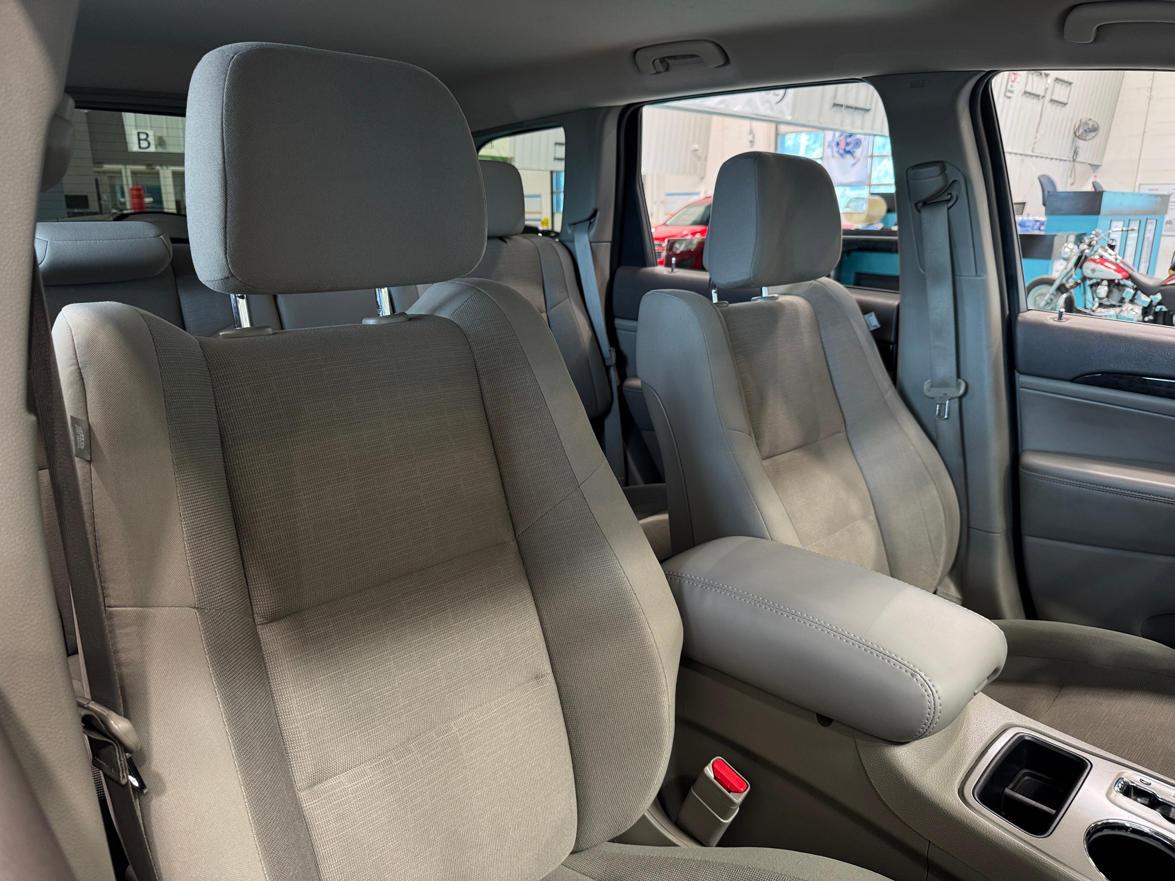 2012 Jeep Grand Cherokee Laredo 2