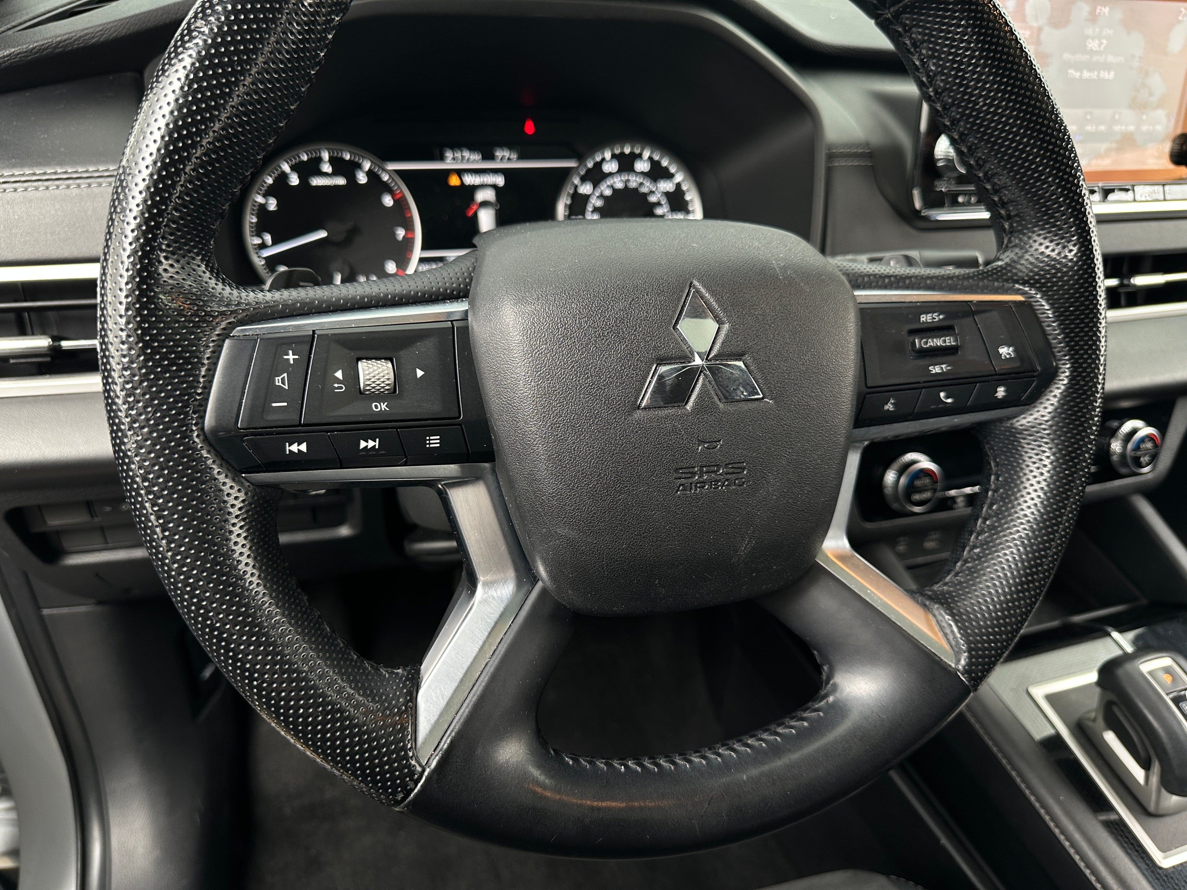 2022 Mitsubishi Outlander Black Edition 4