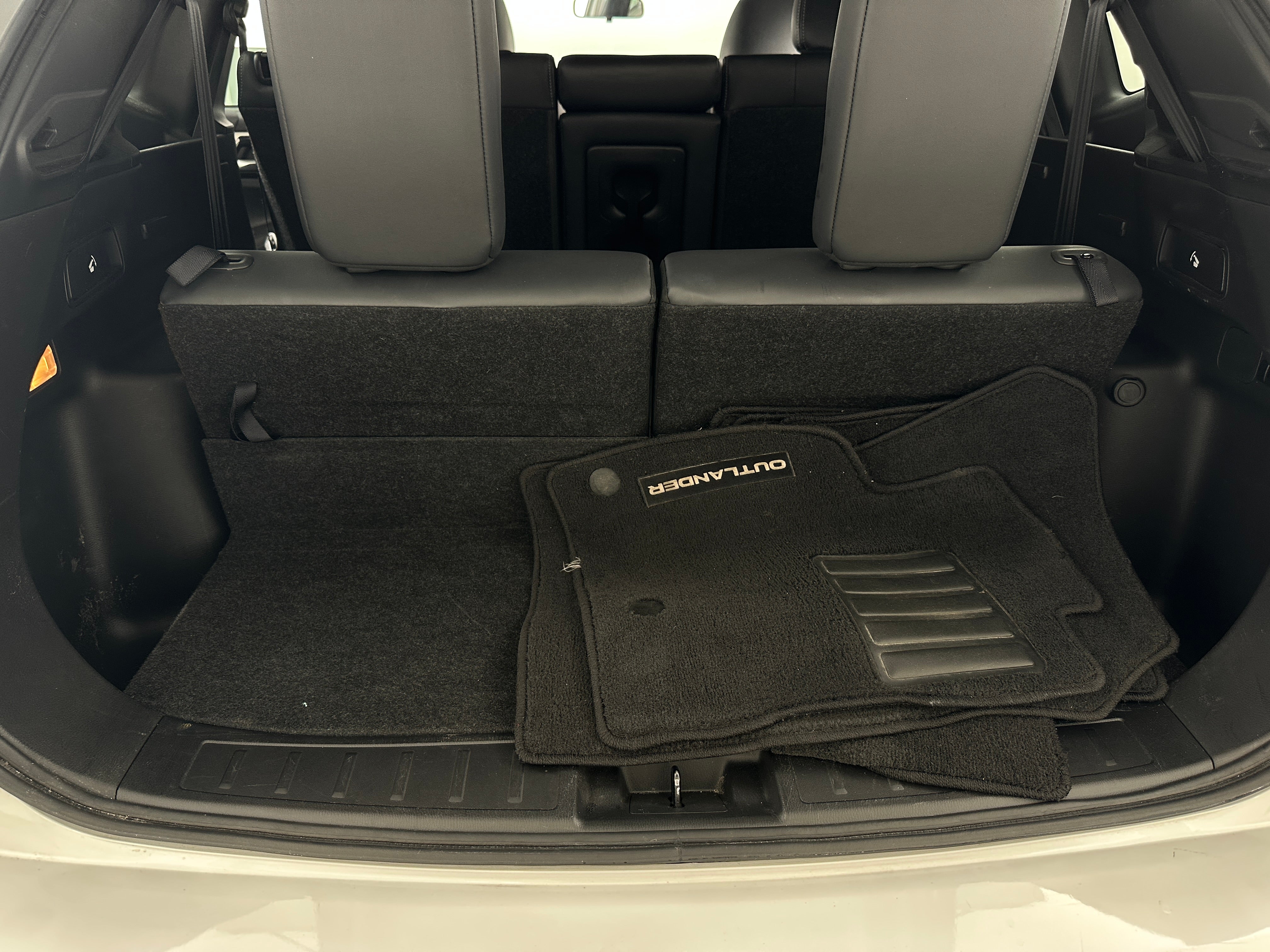 2022 Mitsubishi Outlander Black Edition 6